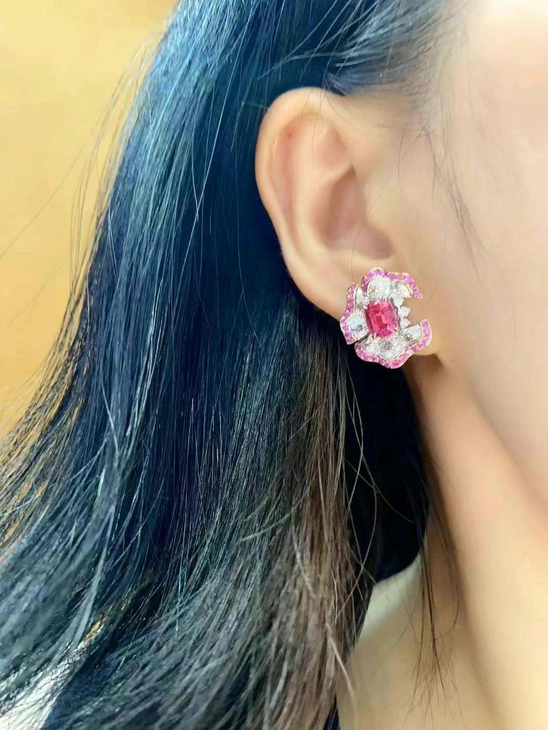 18K Weißgold Spinell, Pinker Saphir und Diamant-Ohrstecker im Zustand „Neu“ im Angebot in Bucharest, Romania