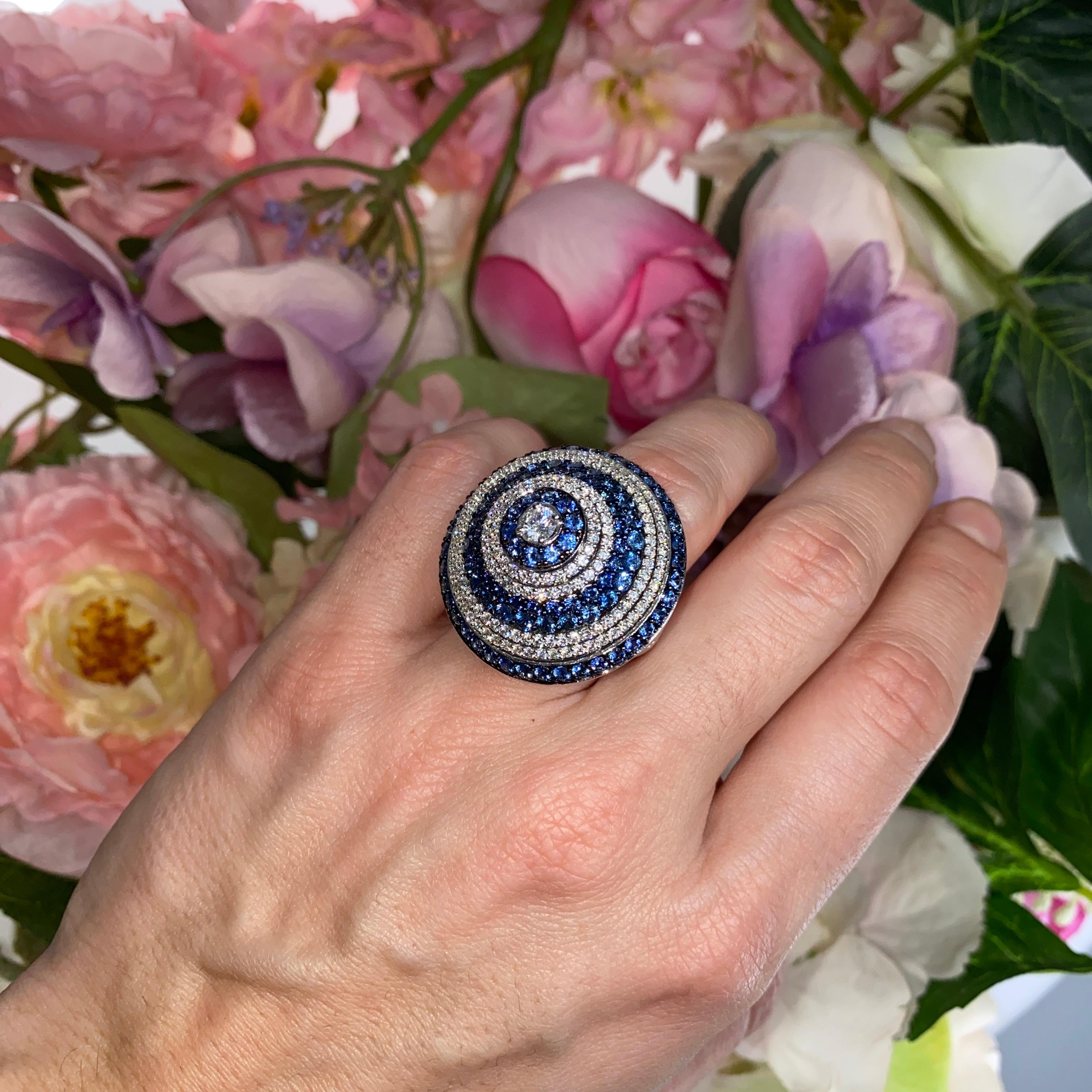 18K White Gold Spinning Top Ring with Blue Sapphires and Diamonds – 6.97 ct For Sale 5