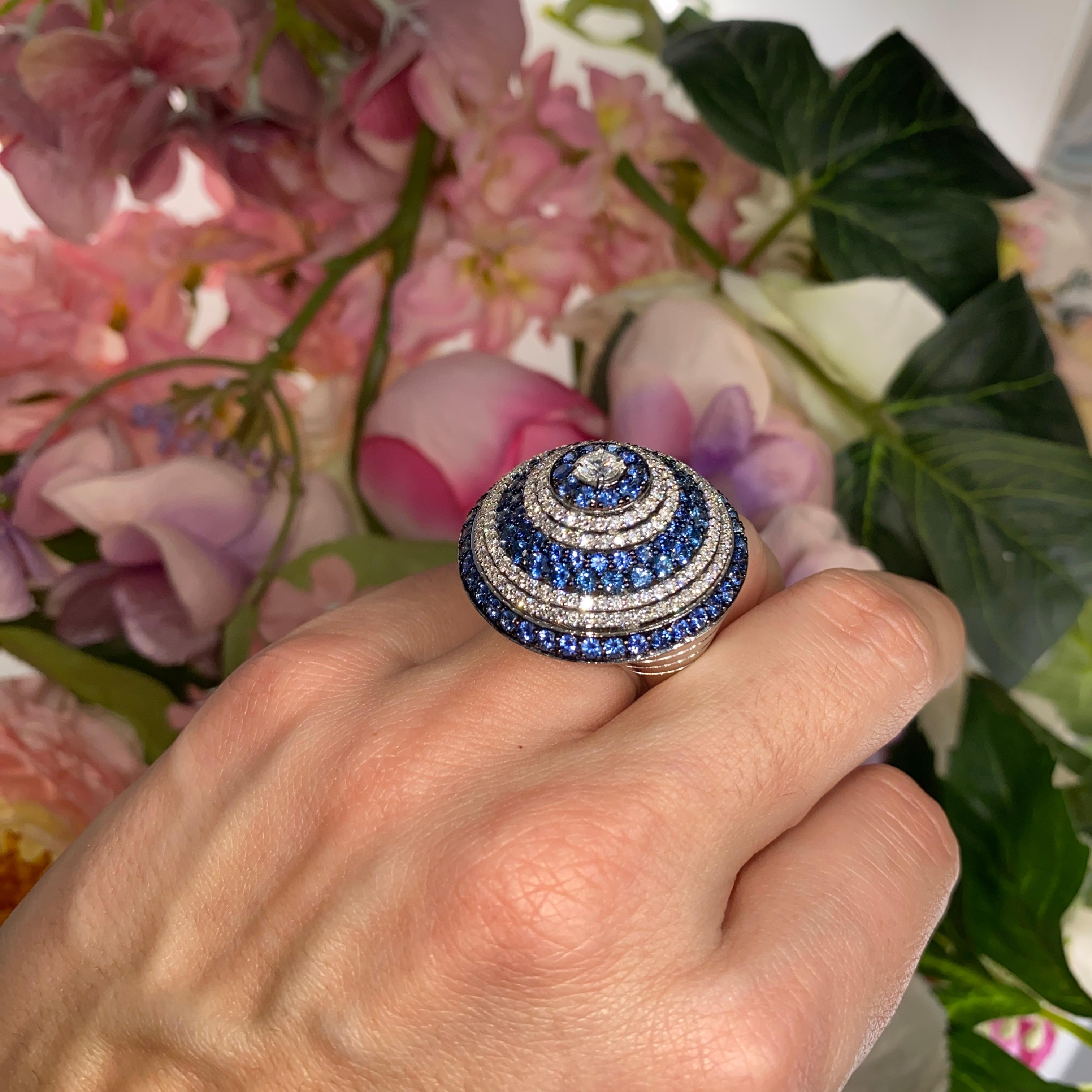 18K White Gold Spinning Top Ring with Blue Sapphires and Diamonds – 6.97 ct For Sale 6