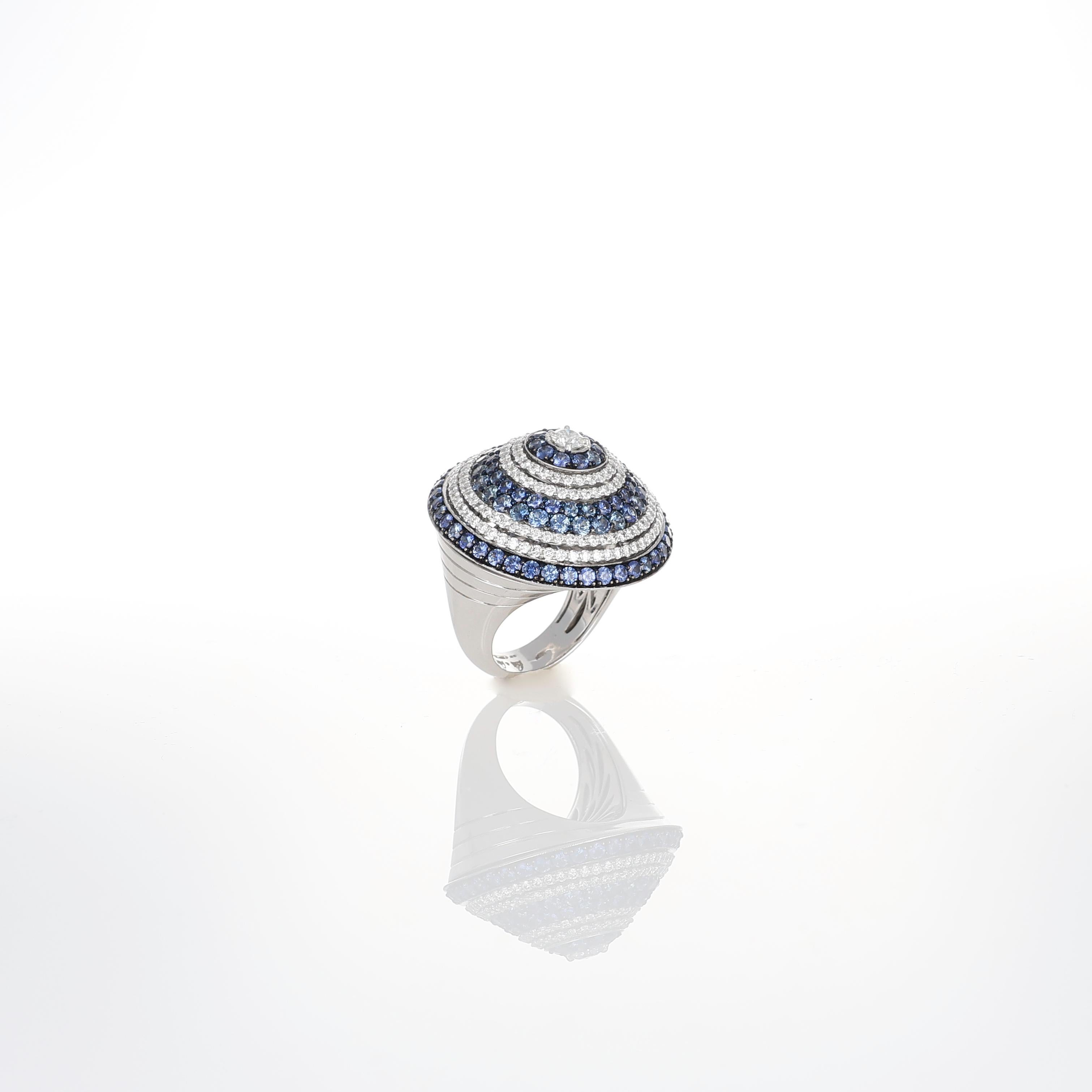 Brilliant Cut 18K White Gold Spinning Top Ring with Blue Sapphires and Diamonds – 6.97 ct For Sale