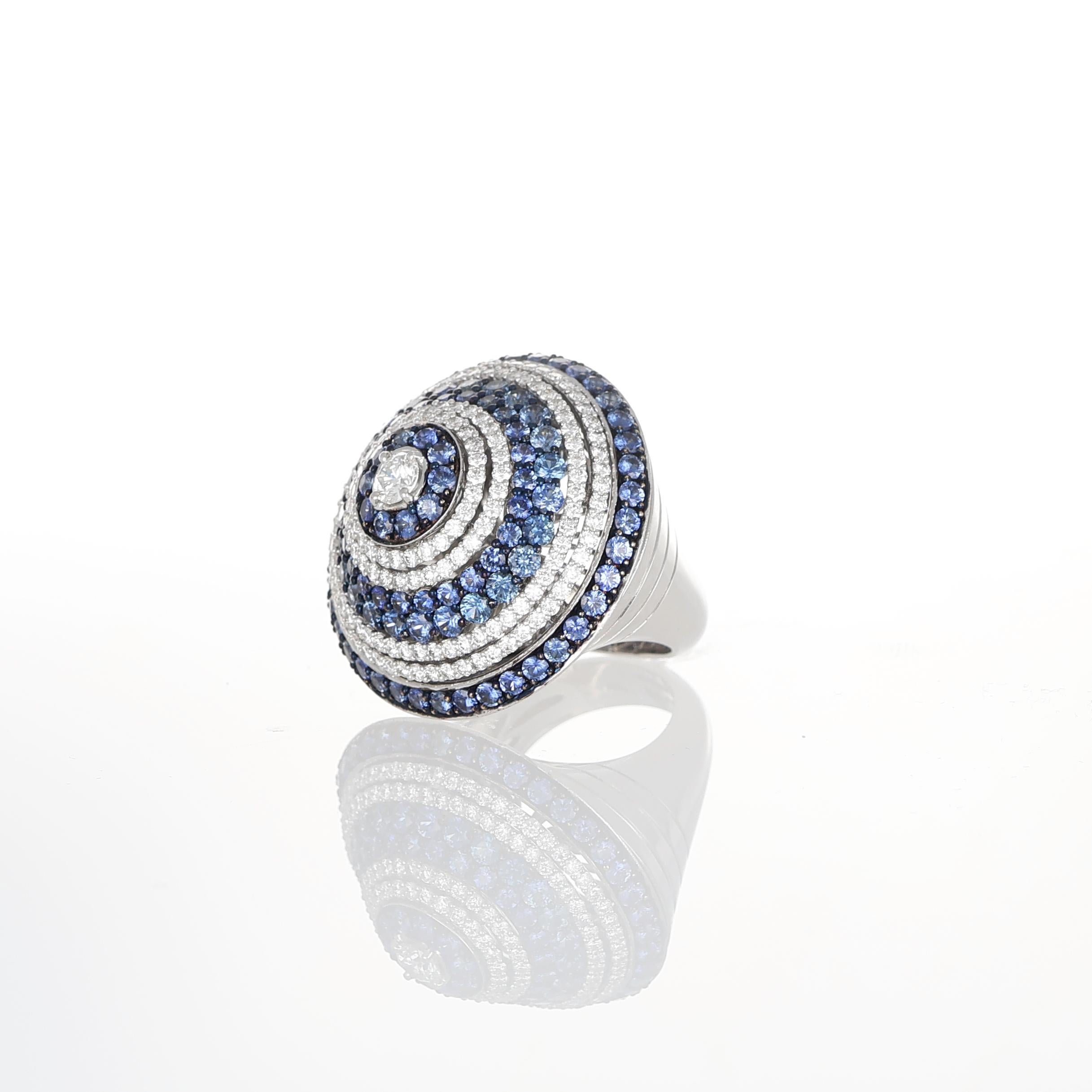 18K White Gold Spinning Top Ring with Blue Sapphires and Diamonds – 6.97 ct For Sale 2