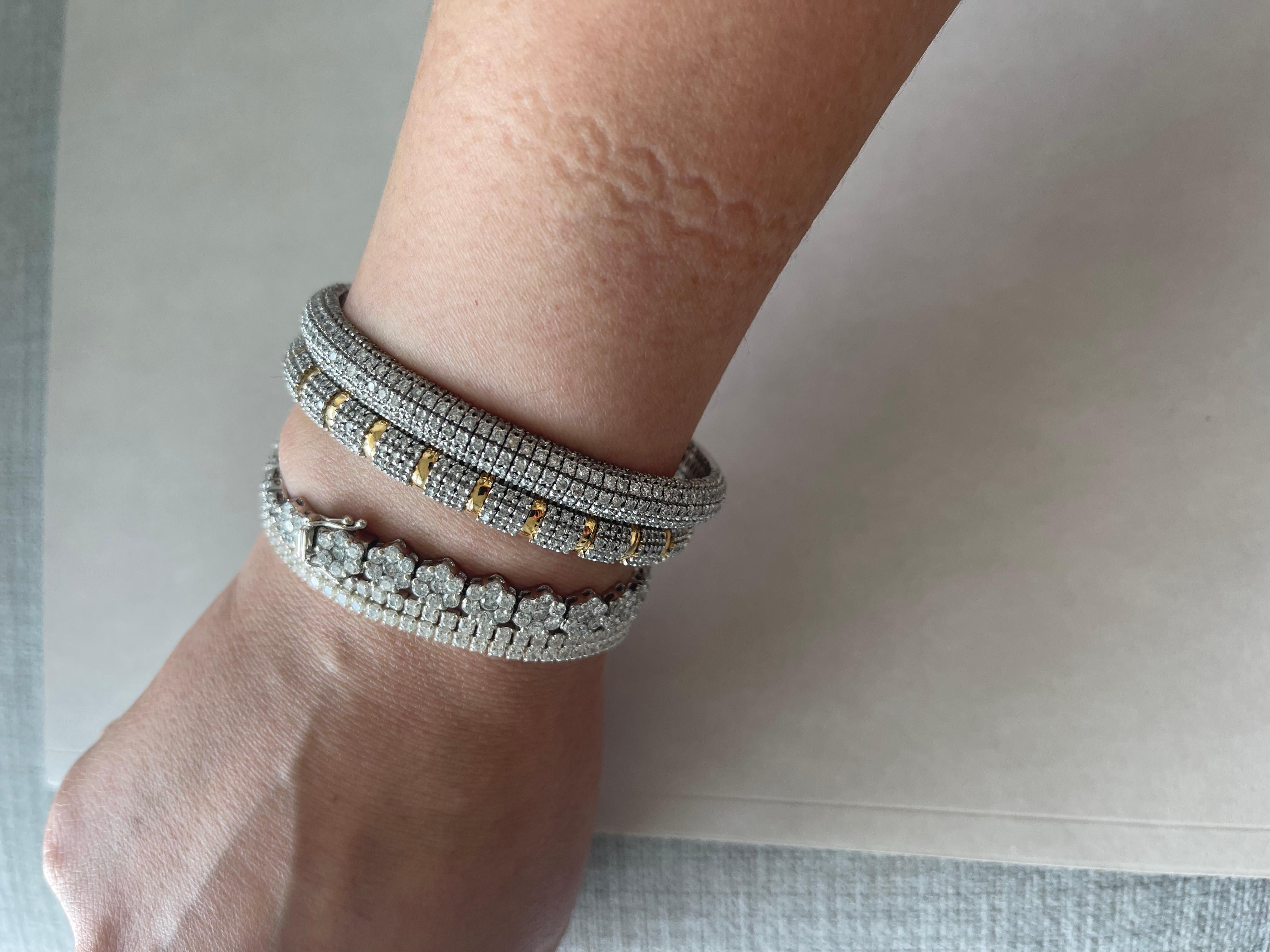 brazalete de oro blanco de 18 quilates engastado con diamantes en Nuevo estado para la venta en London, GB
