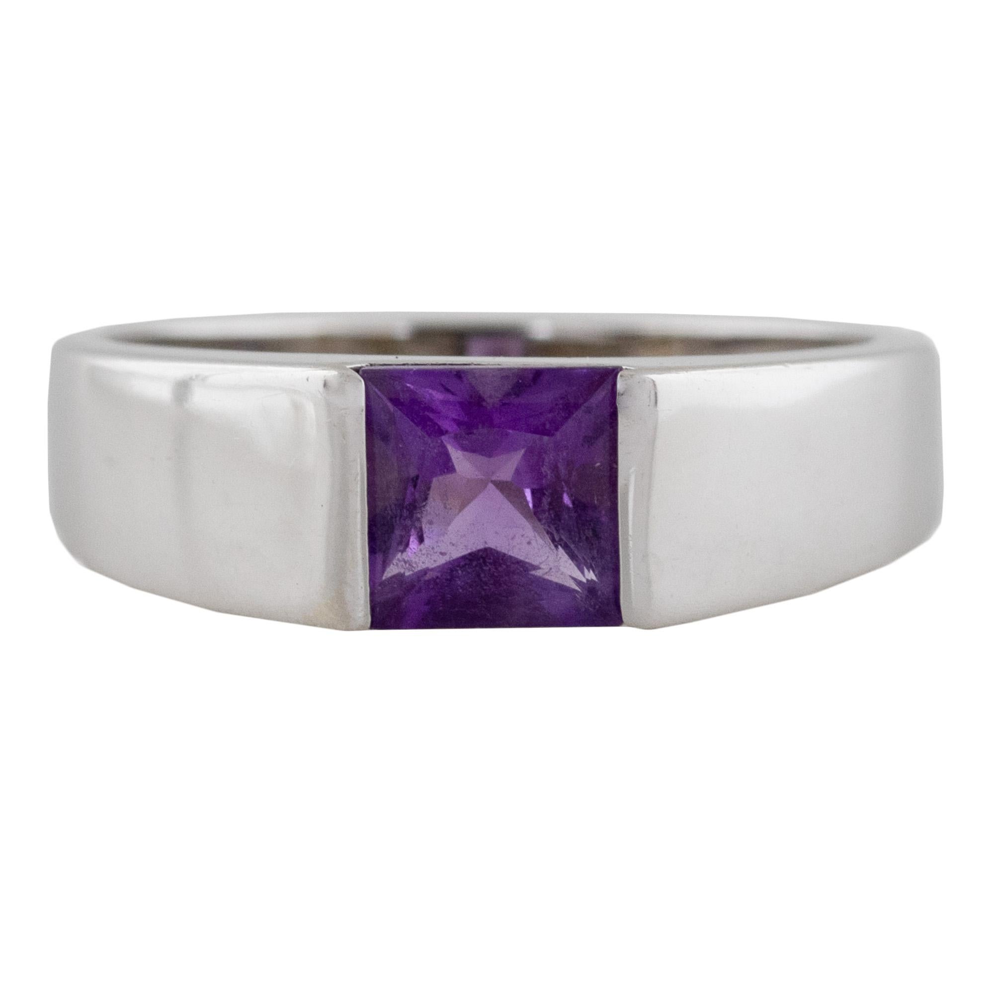 18 Karat White Gold Square Amethyst Ring In Excellent Condition In Boca Raton, FL