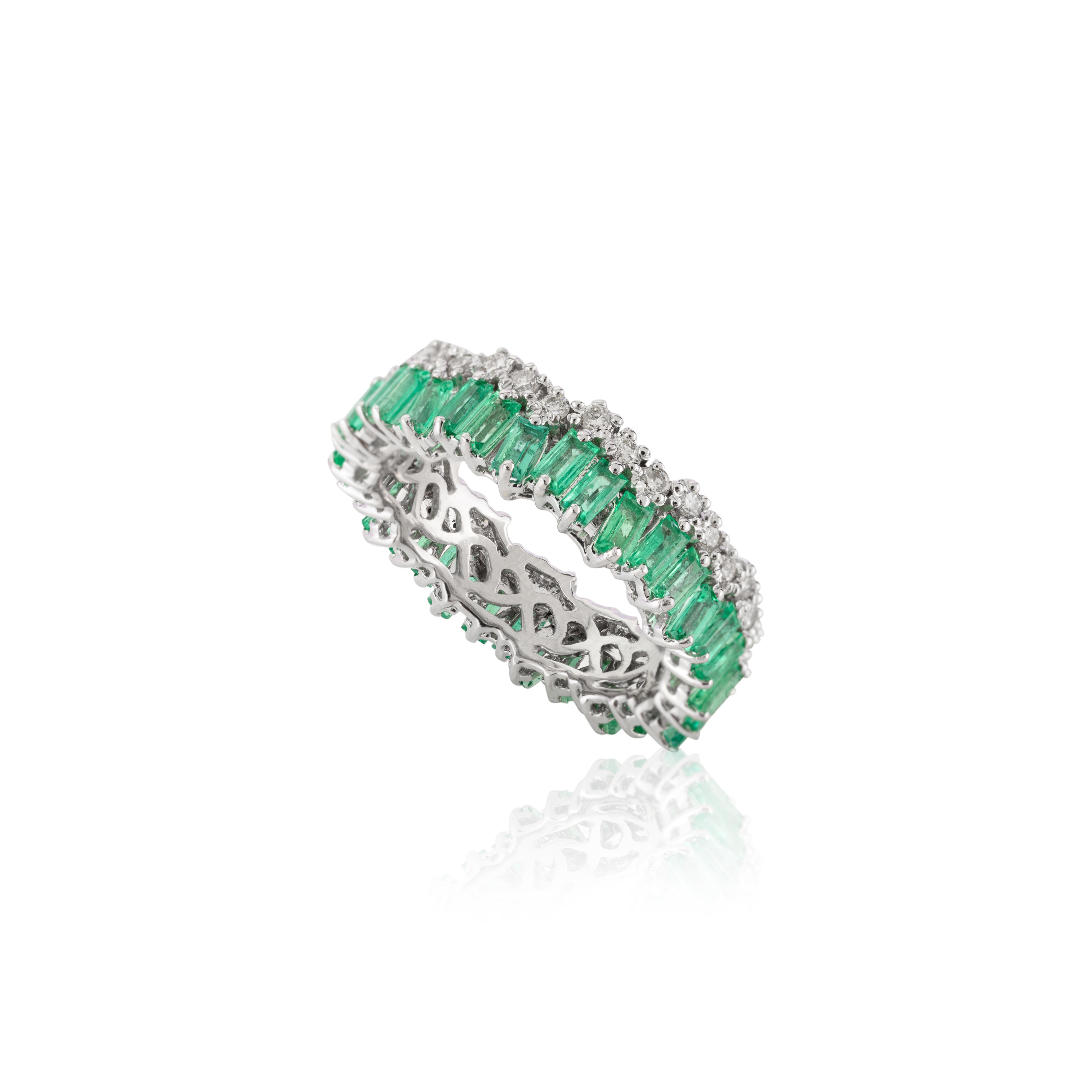 For Sale:  18k White Gold Stackable Emerald Diamond Engagement Band Ring for Her 10