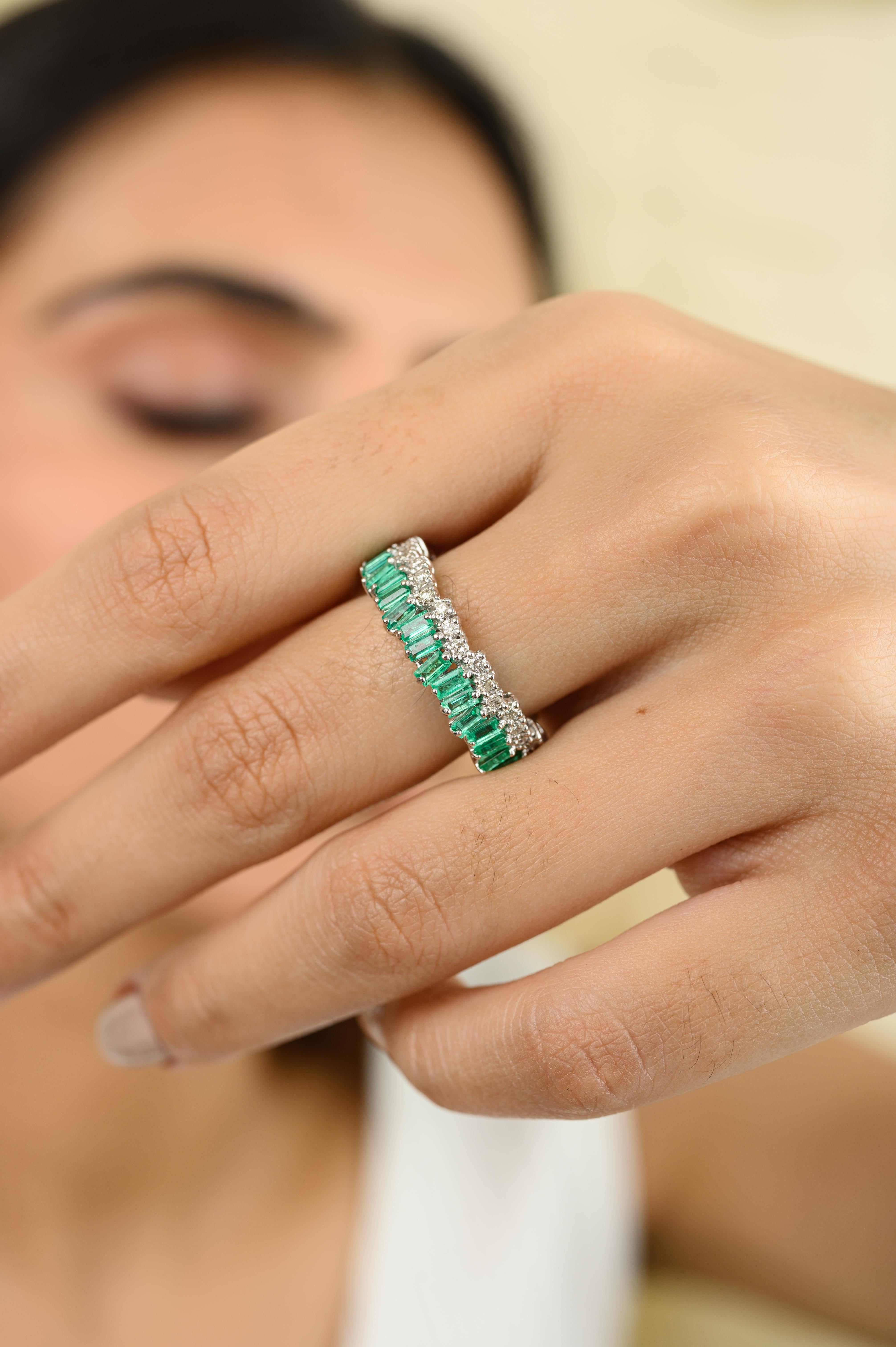For Sale:  18k White Gold Stackable Emerald Diamond Engagement Band Ring for Her 5