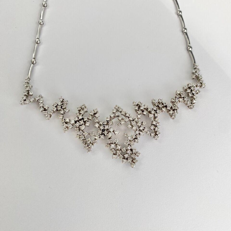 Contemporary 18K White Gold STARDUST Diamond Necklace Appox. 3.80 CTW 16