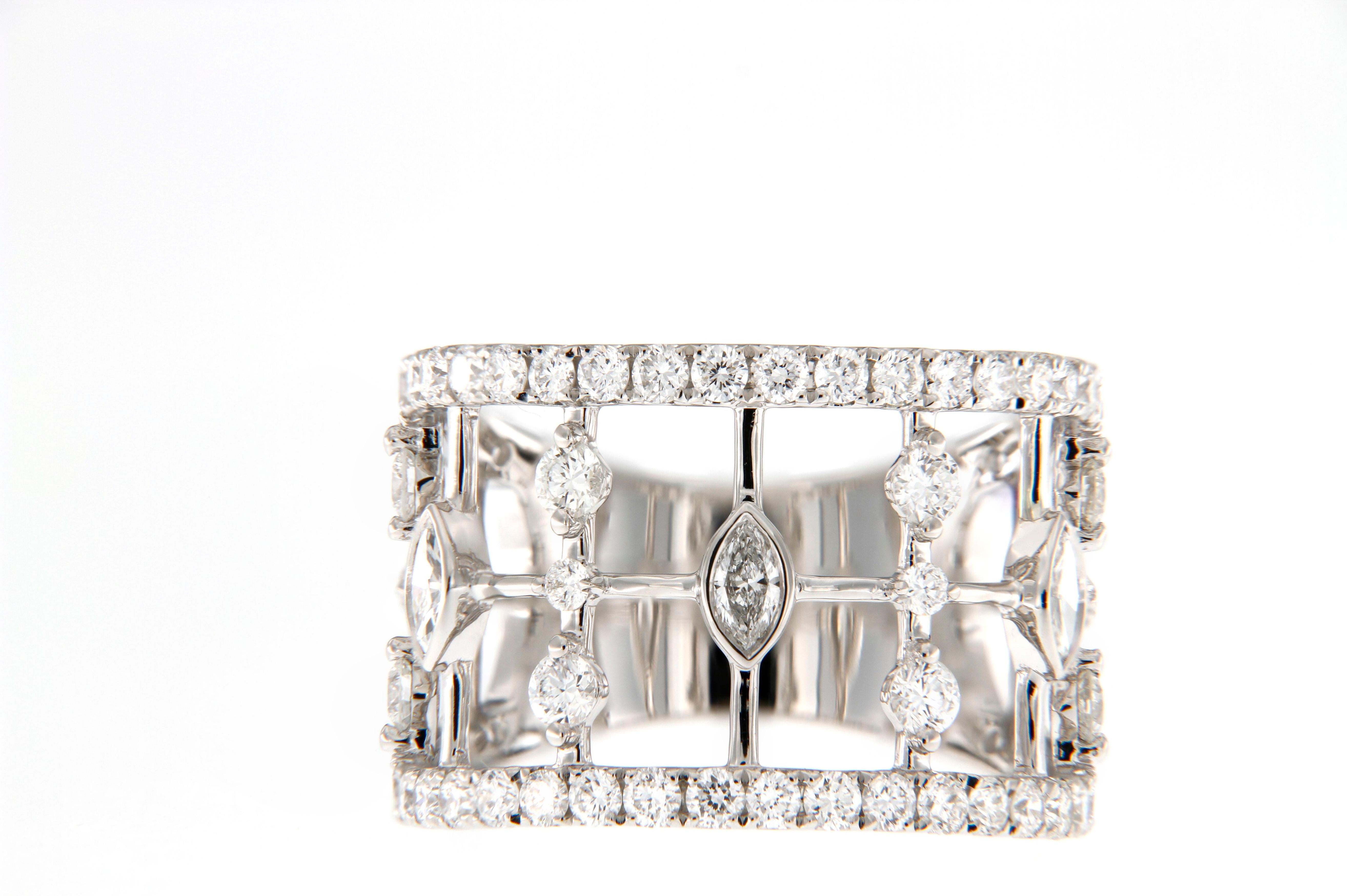 Moderno Anello con diamante Starry Night in oro bianco 18 carati in vendita