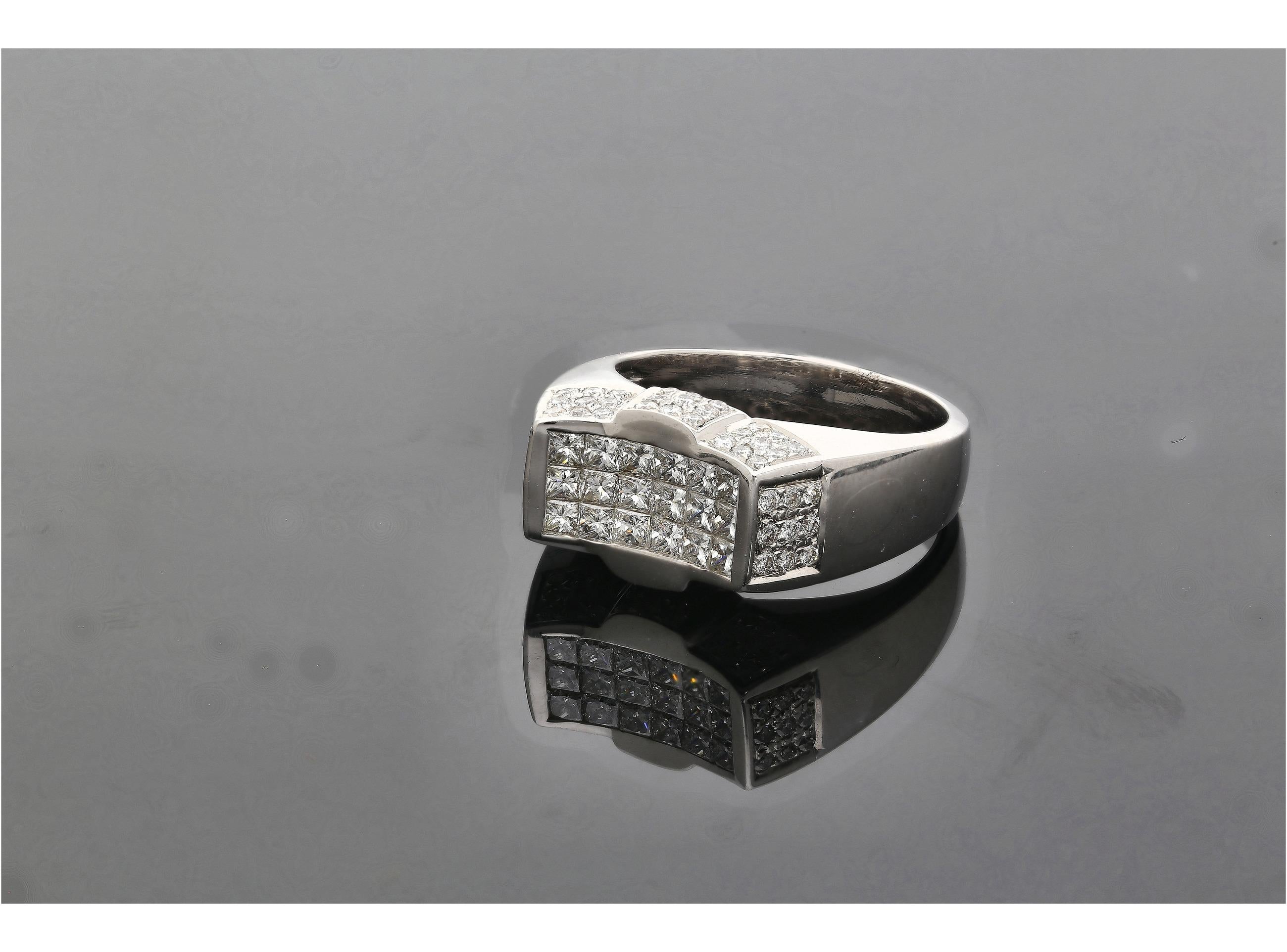 Statement-Ring aus 18 Karat Weißgold (Moderne) im Angebot