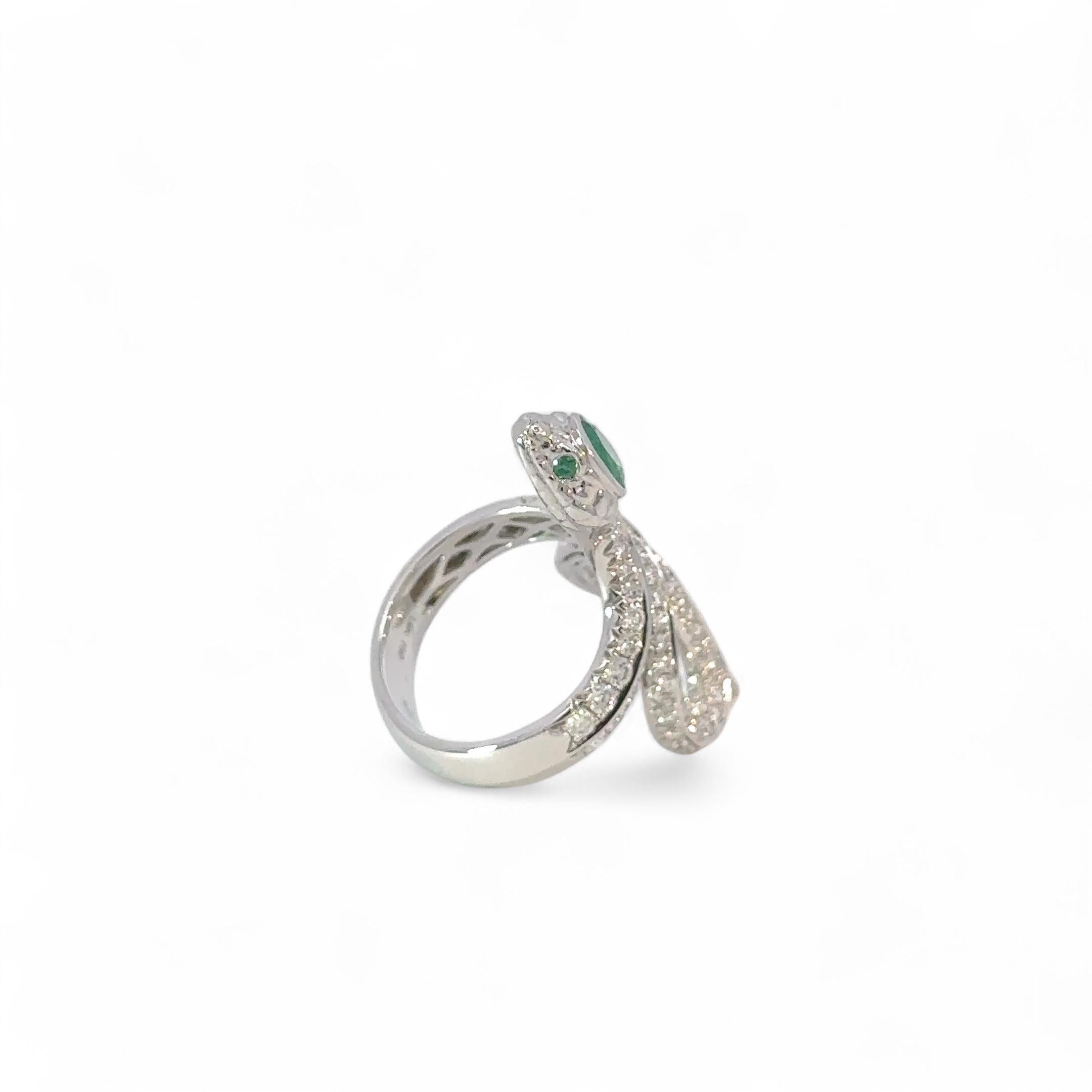 Taille ronde Bague serpent en or blanc 18K en vente