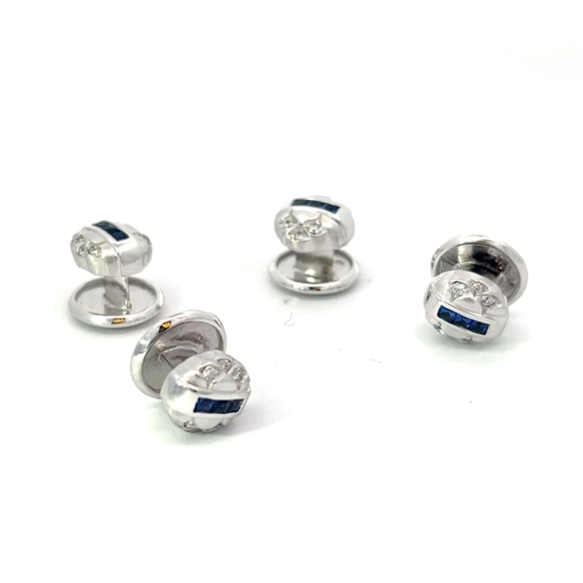 Dieses exquisite Set aus Manschettenknöpfen und Ohrsteckern aus 18-karätigem Weißgold steht für zeitlose Eleganz mit einem modernen Twist. Jedes Stück zeichnet sich durch ein raffiniertes Wellenmuster aus, das die luxuriöse Handwerkskunst