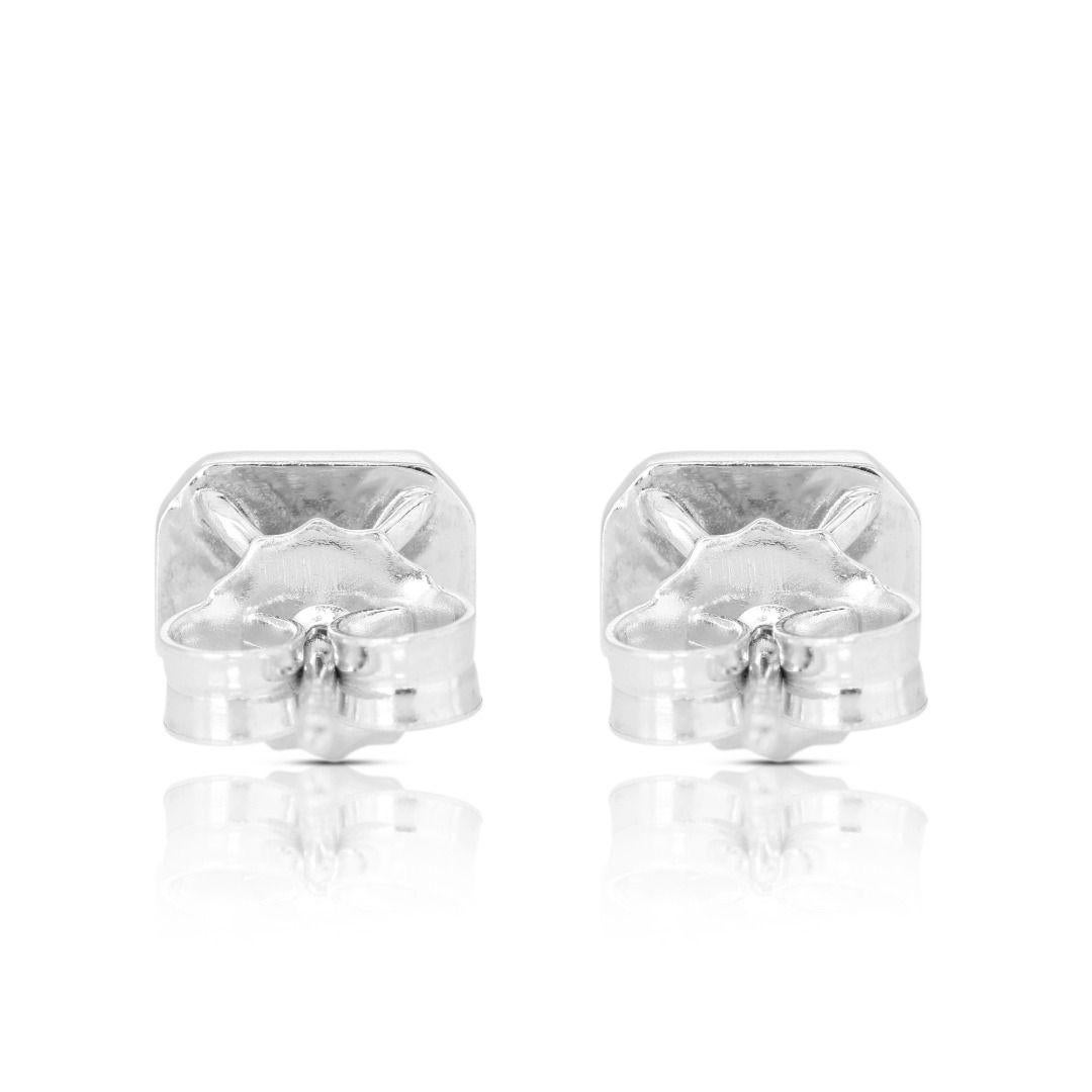 Clous d'oreilles en or blanc 18 carats avec diamants taille émeraude 0,93 carat en vente 2