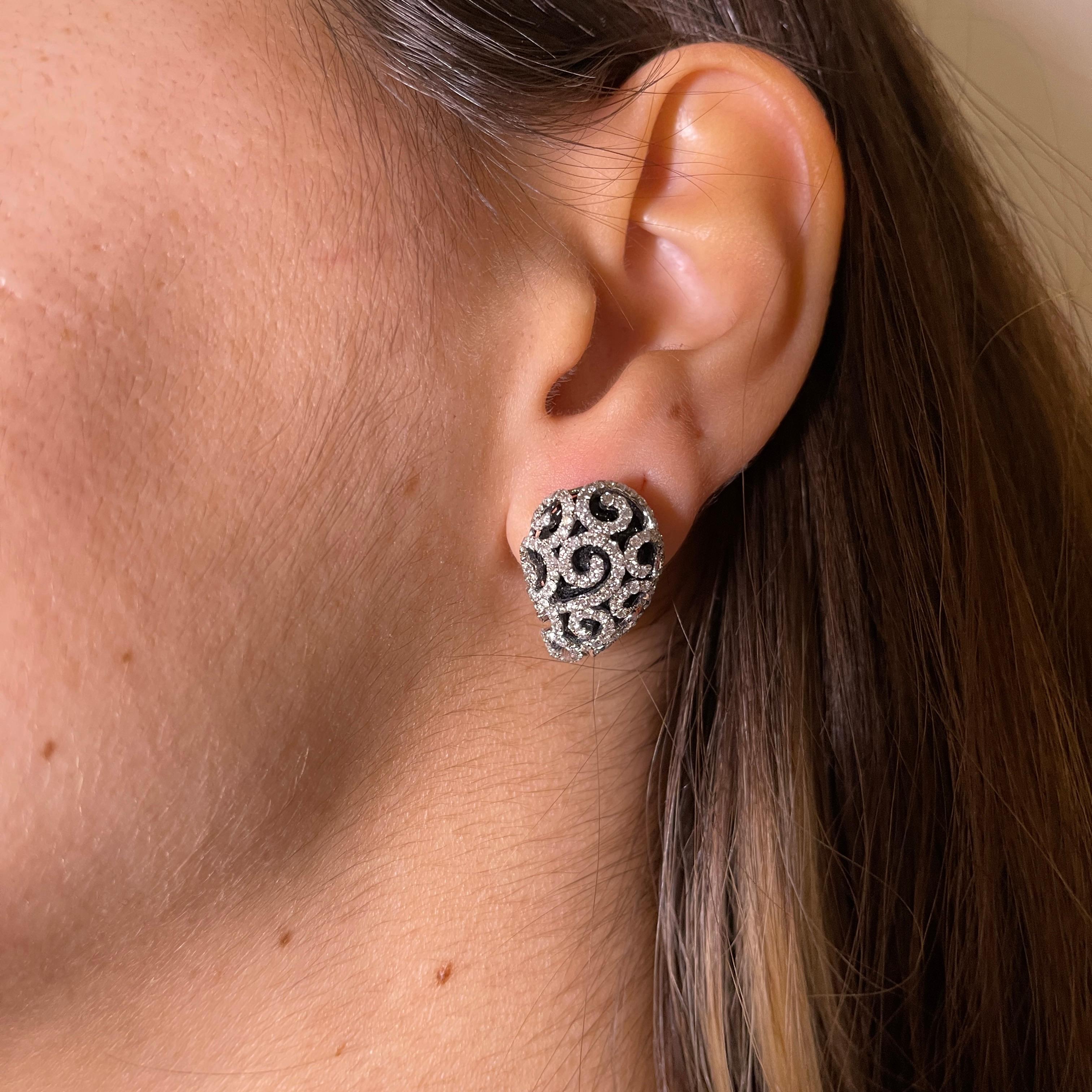 18K White Gold Stud Earrings with 1.89 Carats of Diamonds For Sale 4