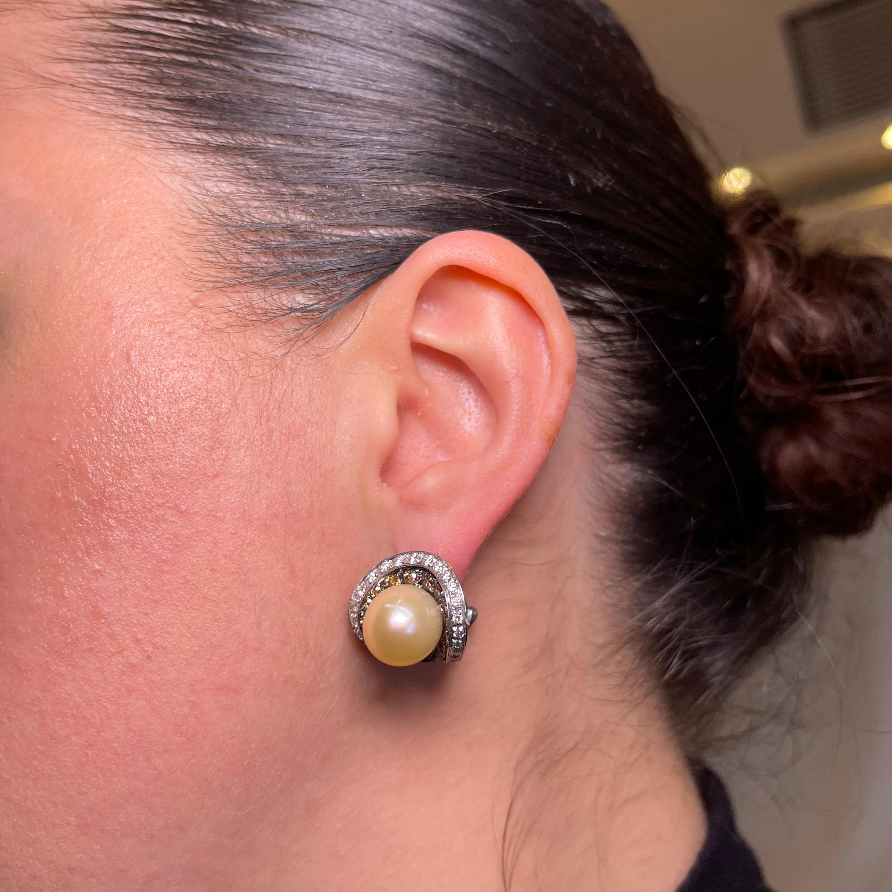 18K White Gold Stud Earrings with Natural White and Brown Diamonds For Sale 1