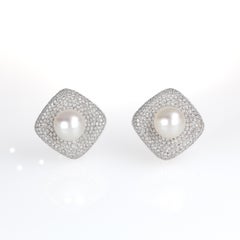 18K White Gold Stud Earrings with Pave Diamonds and Central Pearl