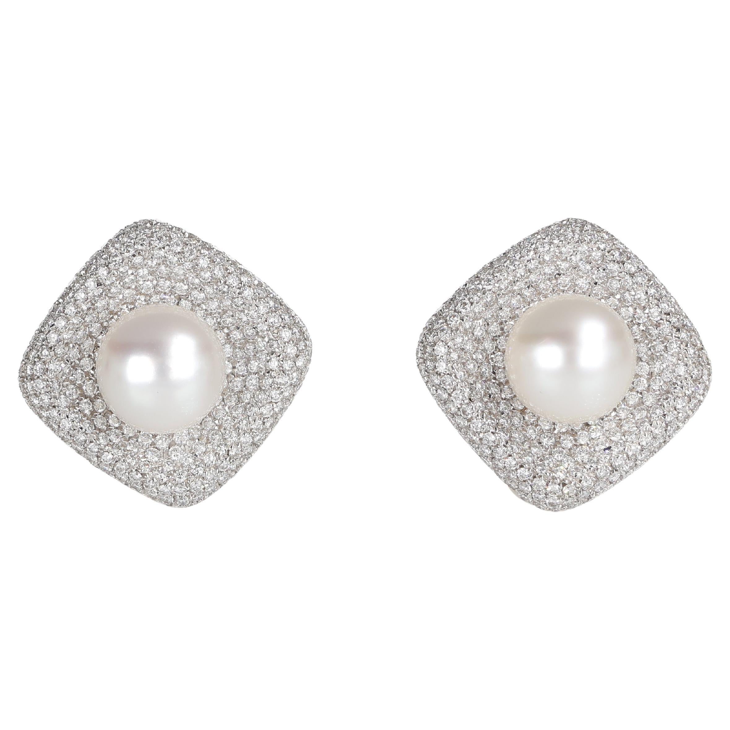 18K White Gold Stud Earrings with Pave Diamonds and Central Pearl
