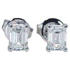 18k White Gold Stud Emerald Earrings with 0.80 Carat Natural Diamonds GIA Cert
