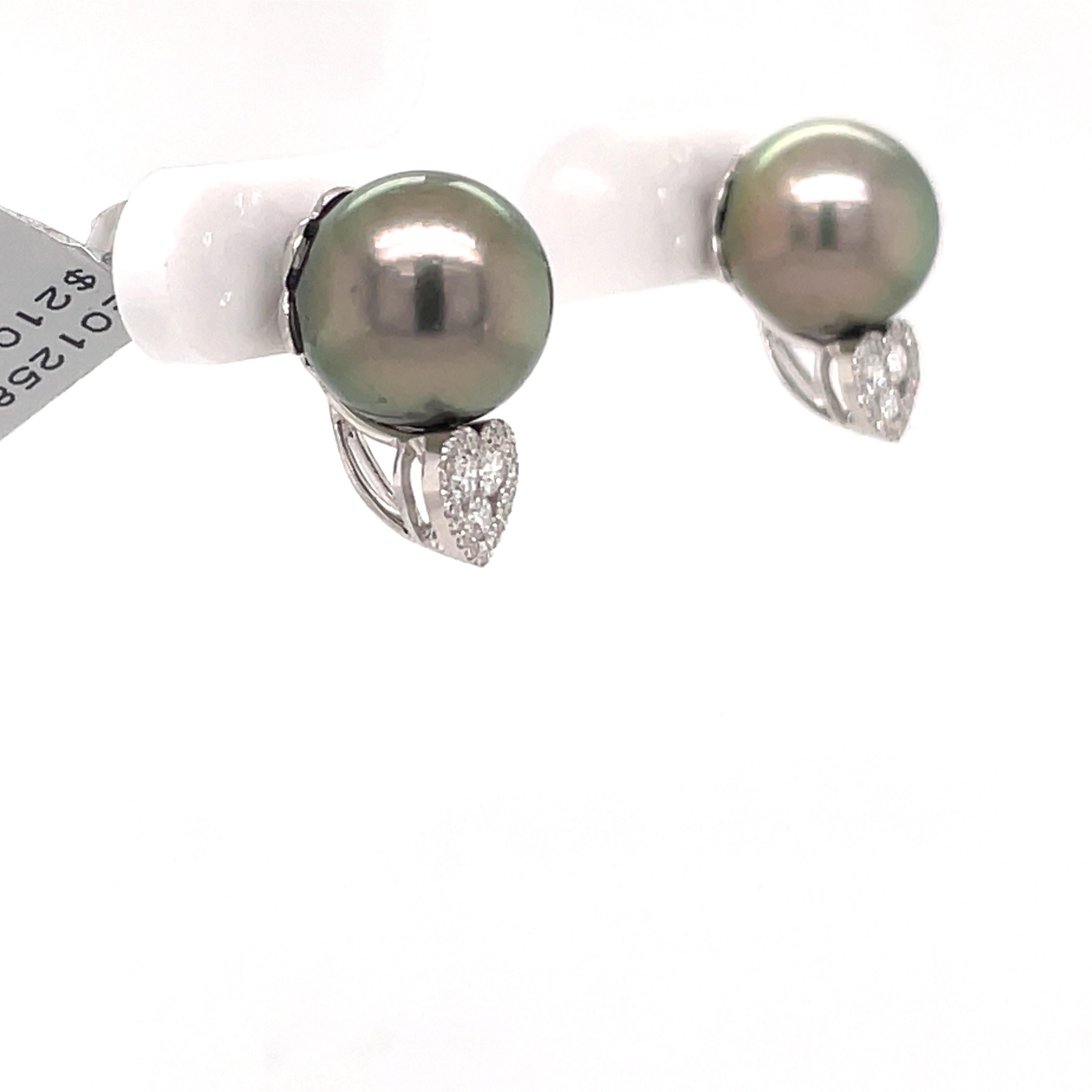 Round Cut 18K White Gold Stud Tahitian Pearl an Diamond Earrings For Sale