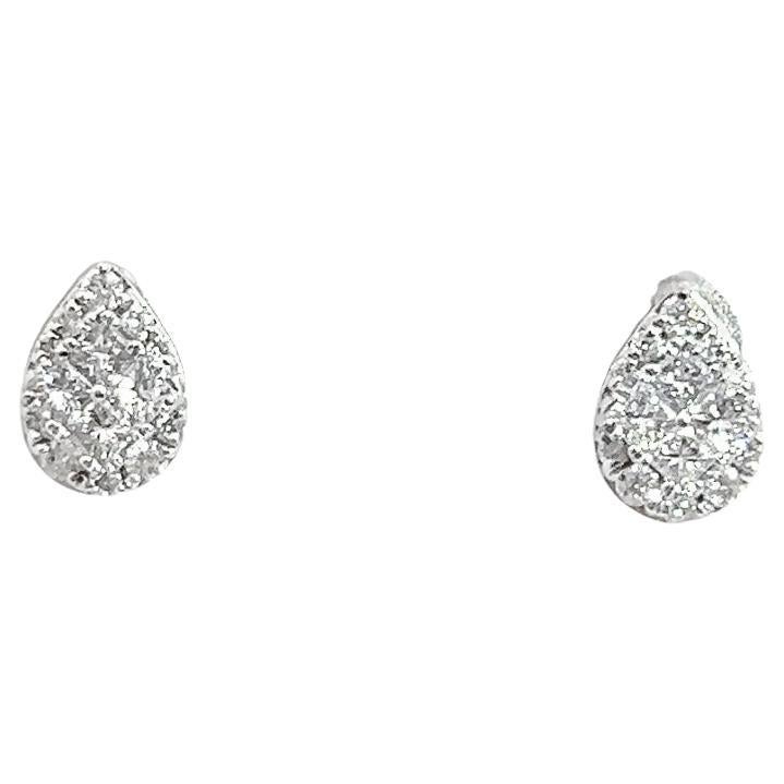 18K white gold studs with 0.32 carats total weight on Diamonds