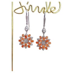 Pendientes Gota Girasol de Oro Blanco de 18 K con Diamantes Naranja y Blanco