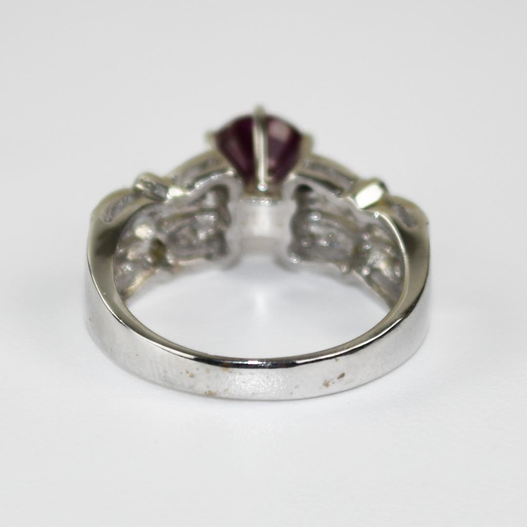 18K Weißgold Synthetischer Rubin & Diamant Ring 5.4g im Zustand „Hervorragend“ im Angebot in Laguna Beach, CA