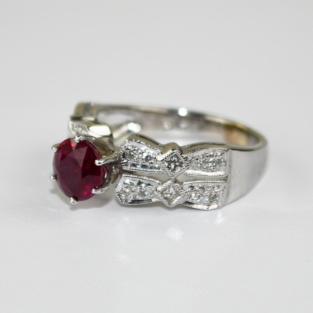 18K Weißgold Synthetischer Rubin & Diamant Ring 5.4g im Angebot 1
