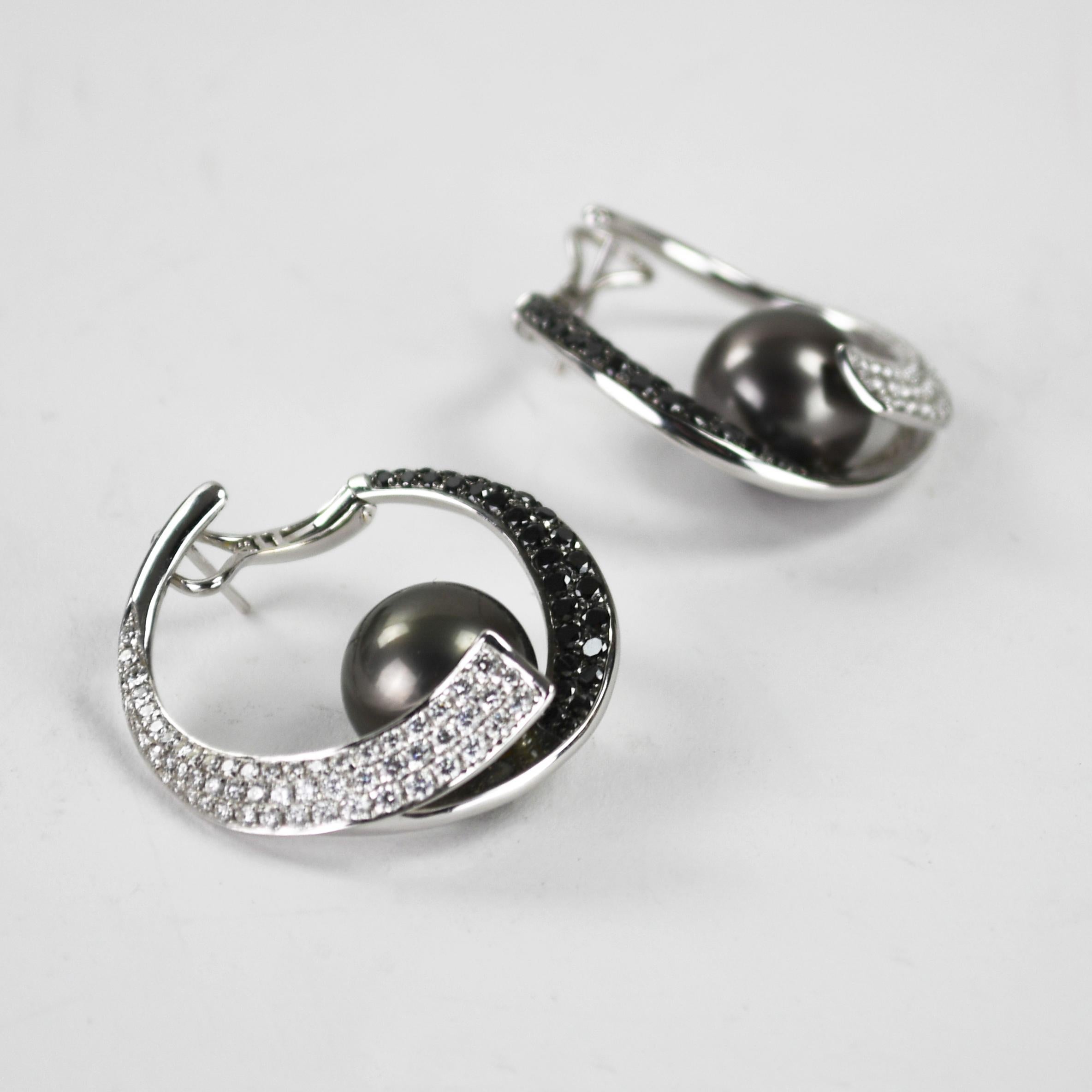 Taglio rotondo Orecchini con perle di Tahiti e diamanti in oro bianco 18 carati 2,00ct in vendita