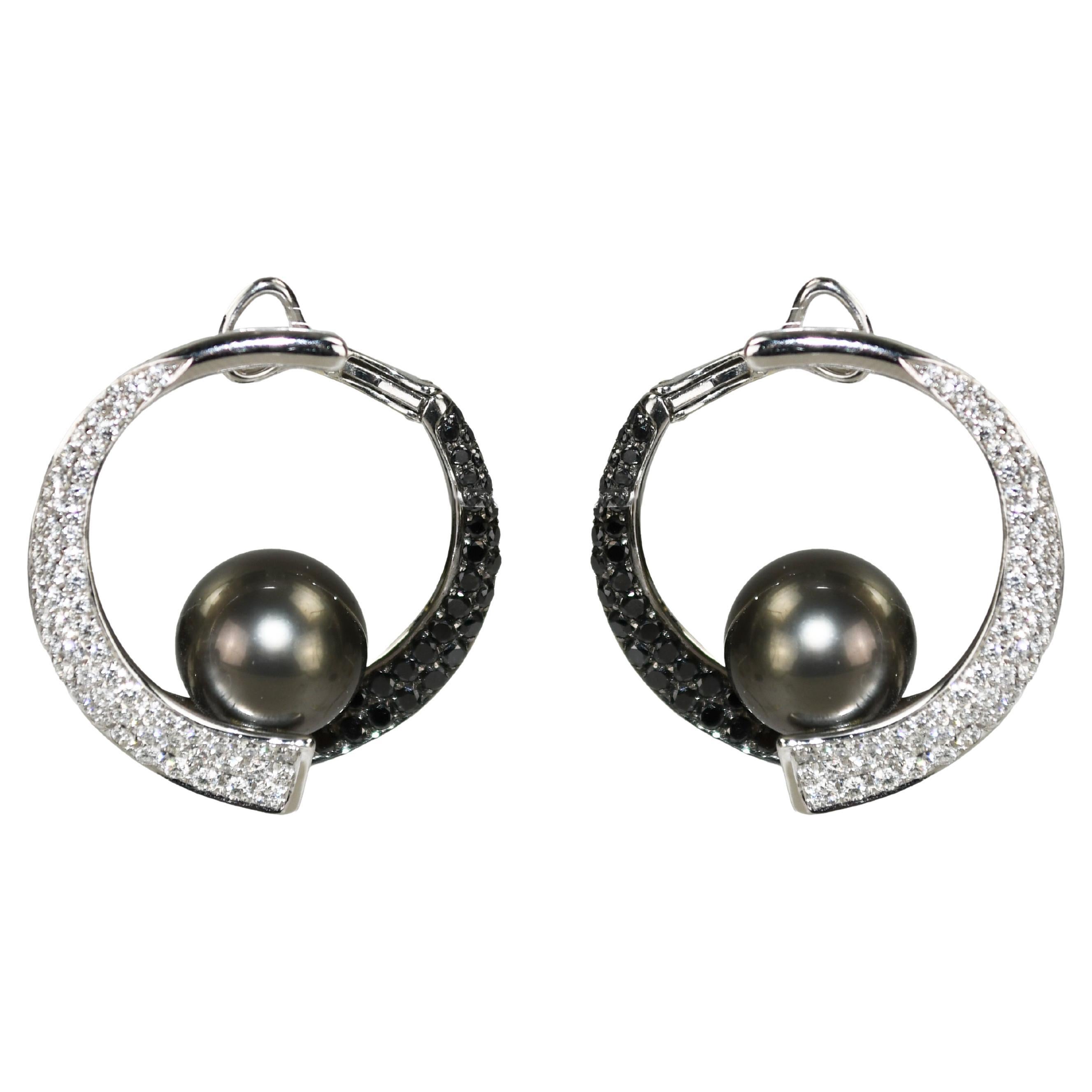 Orecchini con perle di Tahiti e diamanti in oro bianco 18 carati 2,00ct