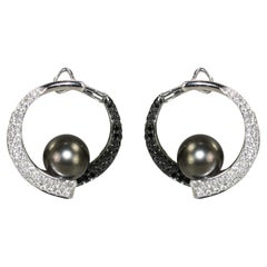 Orecchini con perle di Tahiti e diamanti in oro bianco 18 carati 2,00ct