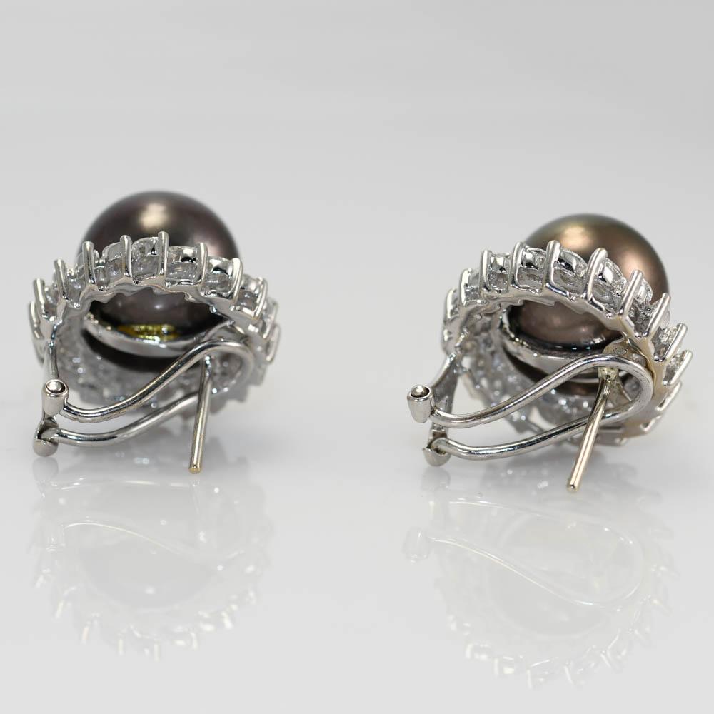18K White Gold Tahitian Pearl Earrings, 3.00tdw, 15.9g In Excellent Condition For Sale In Laguna Beach, CA