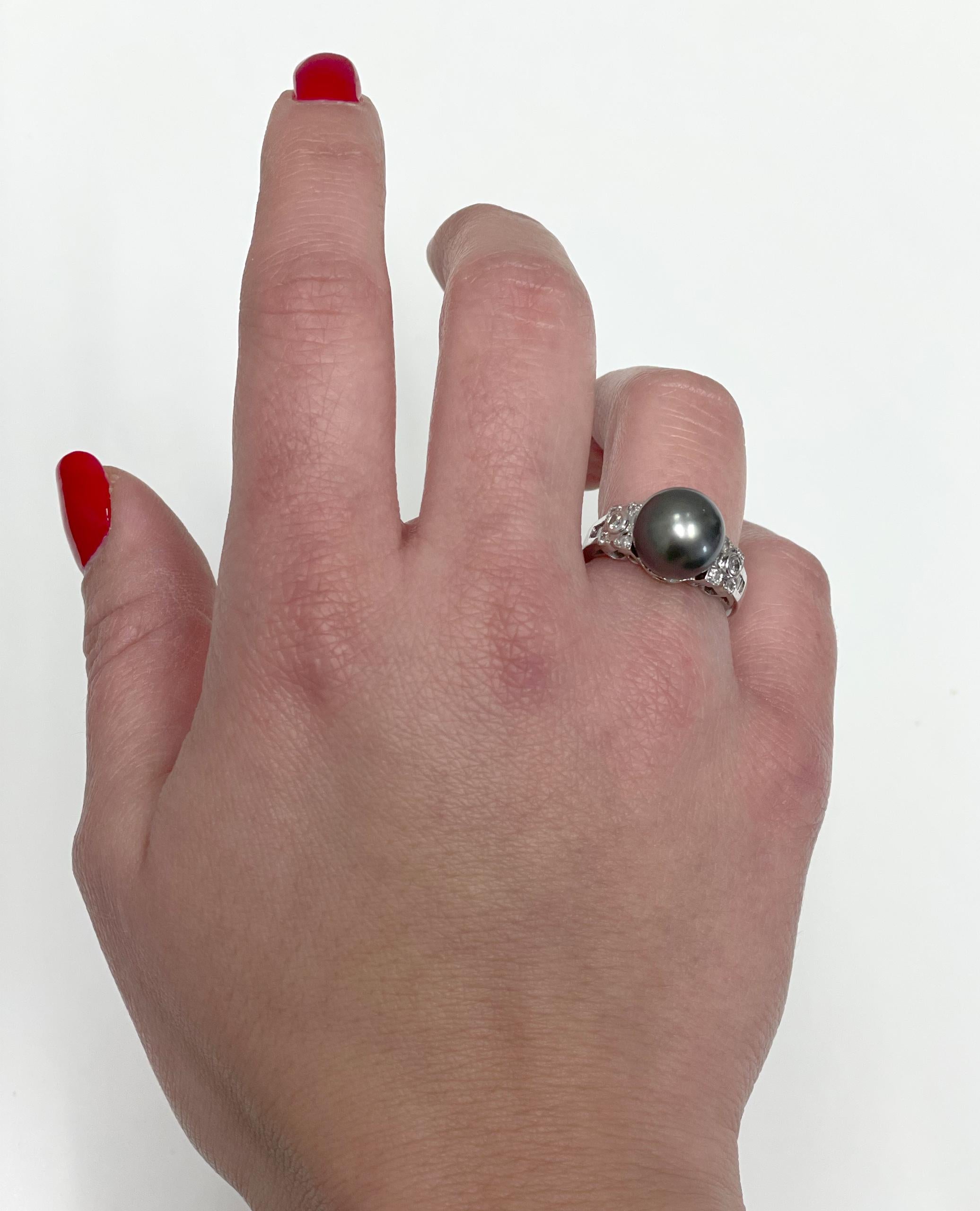 Contemporary 18k White Gold Tahitian South Sea Pearl Ring with Diamonds For Sale