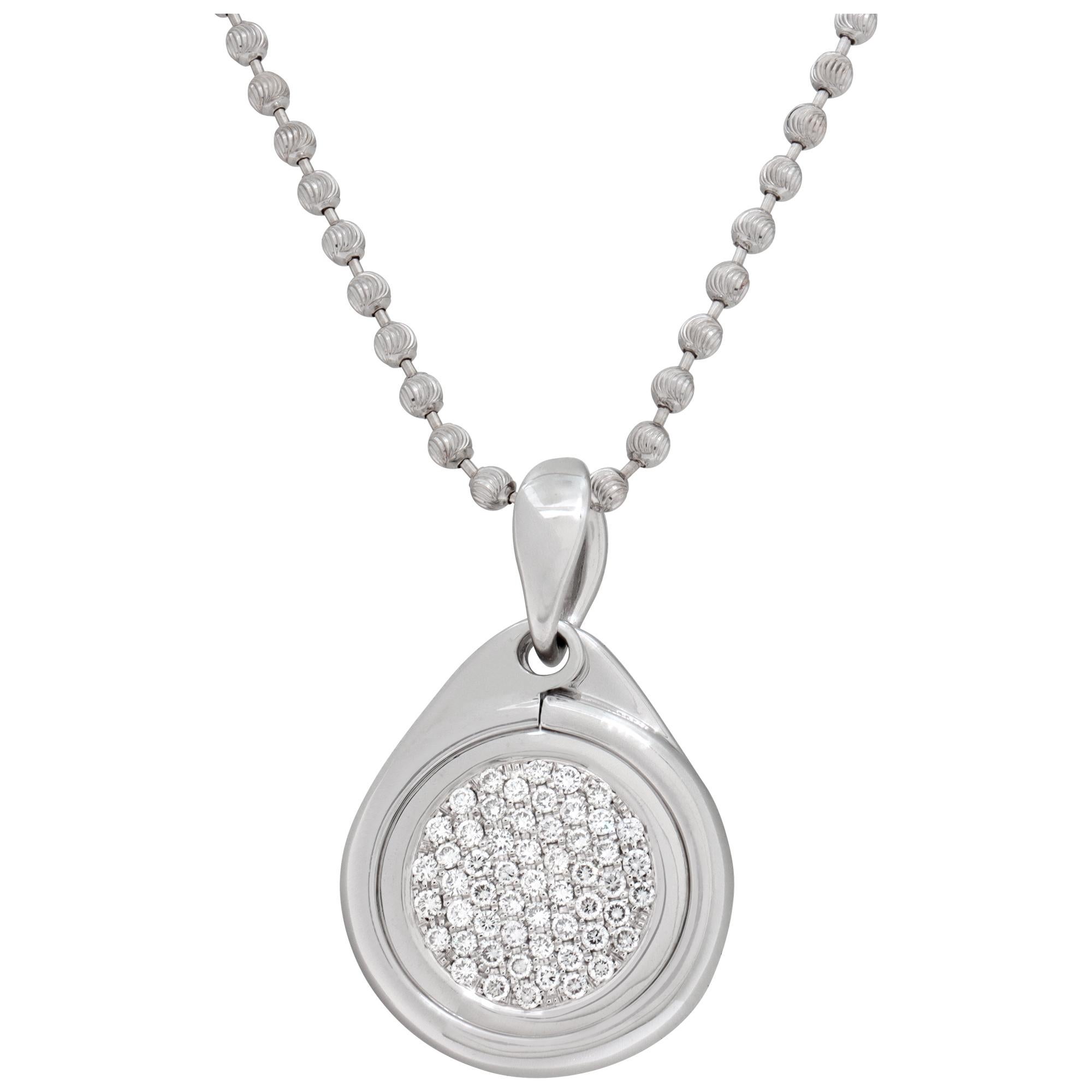 Collana di Tamara Comolli con turchese e diamanti in oro bianco 18 carati, con circa 1 carato di diamanti di colore G-H e purezza VS. Lunghezza 15 pollici. Con scatola e custodia.
