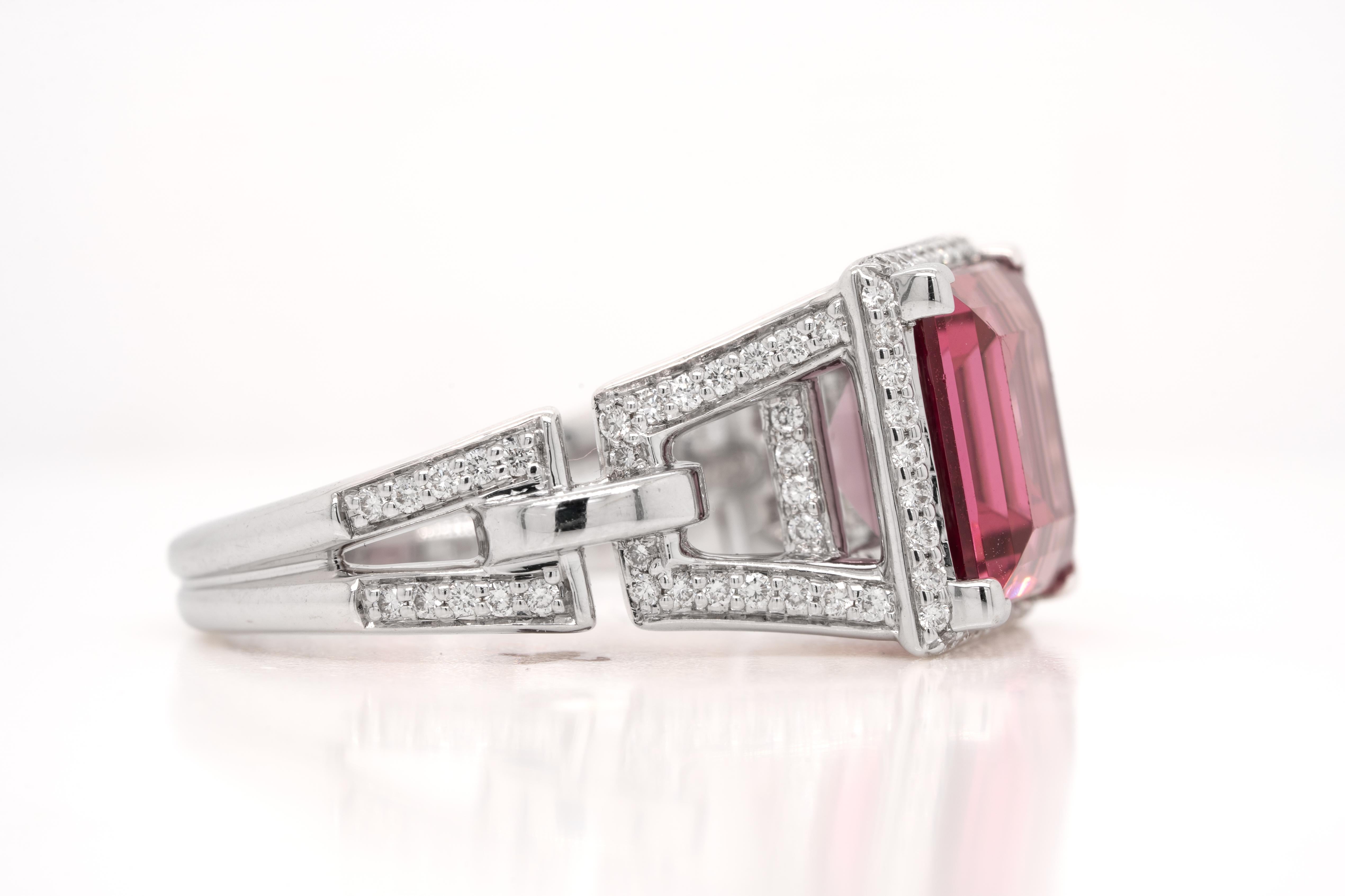 Moderne Bague Tamir en or blanc 18 carats, tourmaline rose et diamants en vente