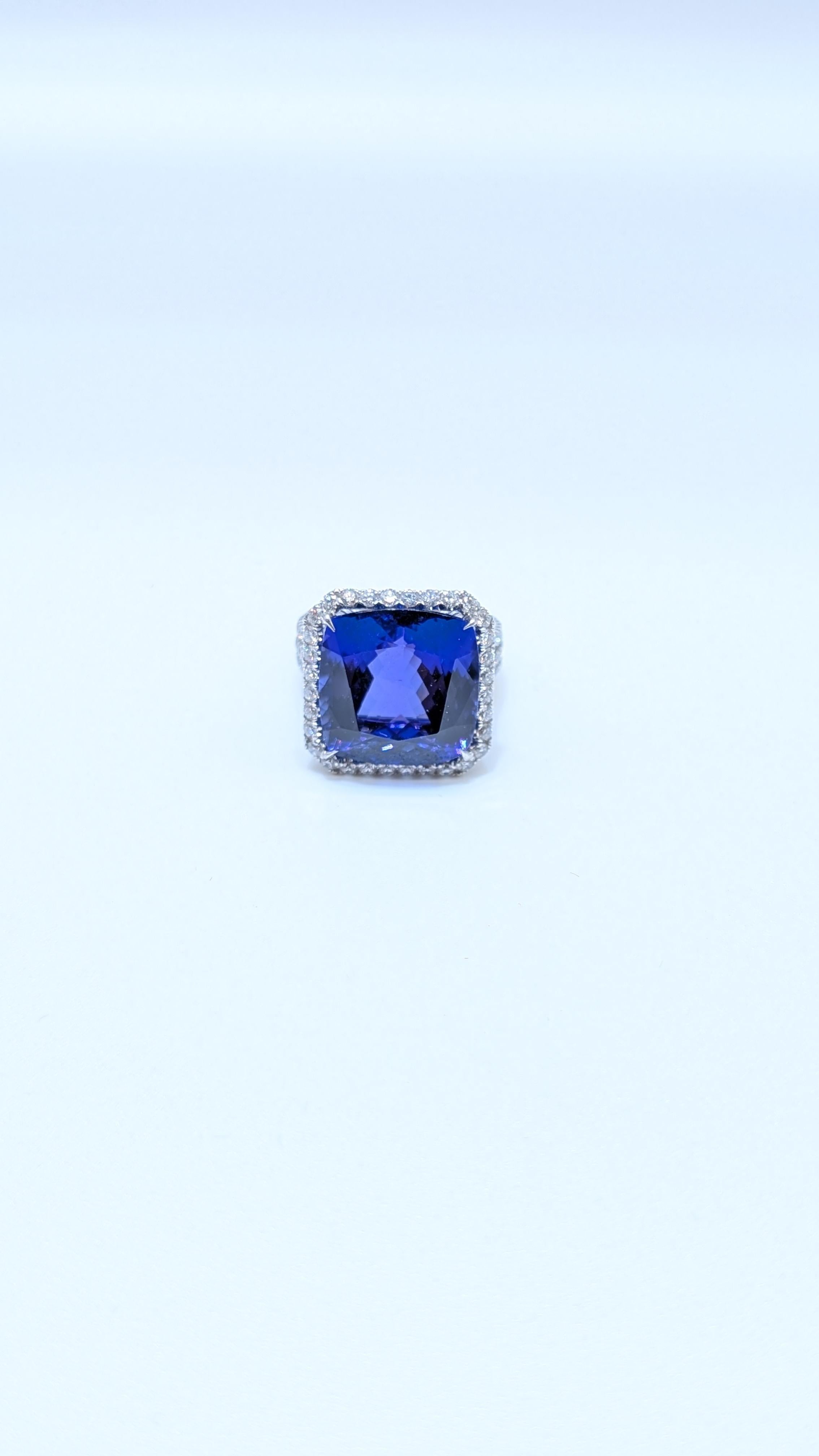 18K White Gold Tanzanite (16.05ct) and Diamond (1.55ct) Cocktail Ring In New Condition For Sale In New York, US