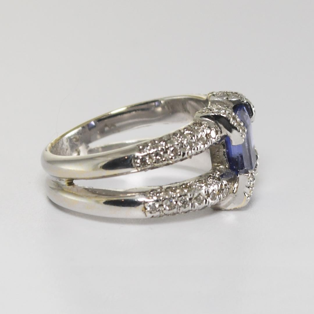 Quadrato Anello con tanzanite e diamanti in oro bianco 18K in vendita