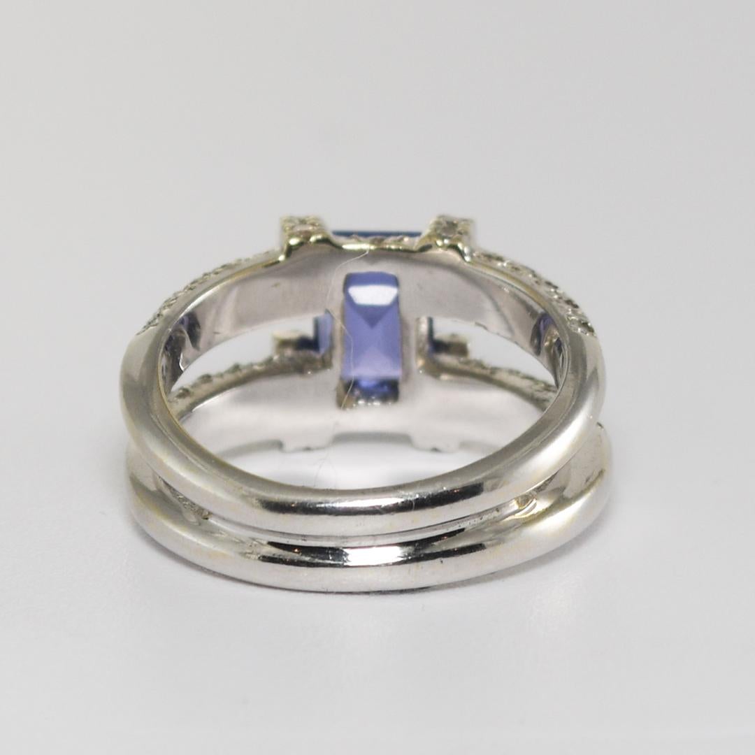 Anello con tanzanite e diamanti in oro bianco 18K In condizioni ottime in vendita a Laguna Beach, CA