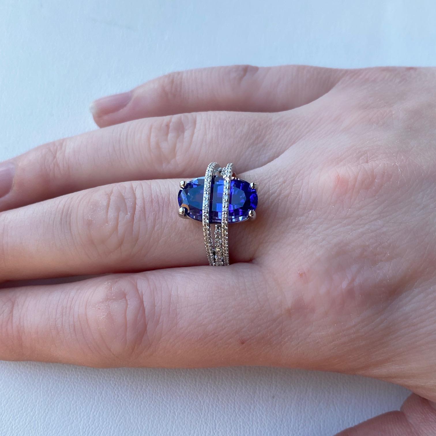 18 Karat White Gold Tanzanite and Diamond Ring In New Condition In Greenville, SC