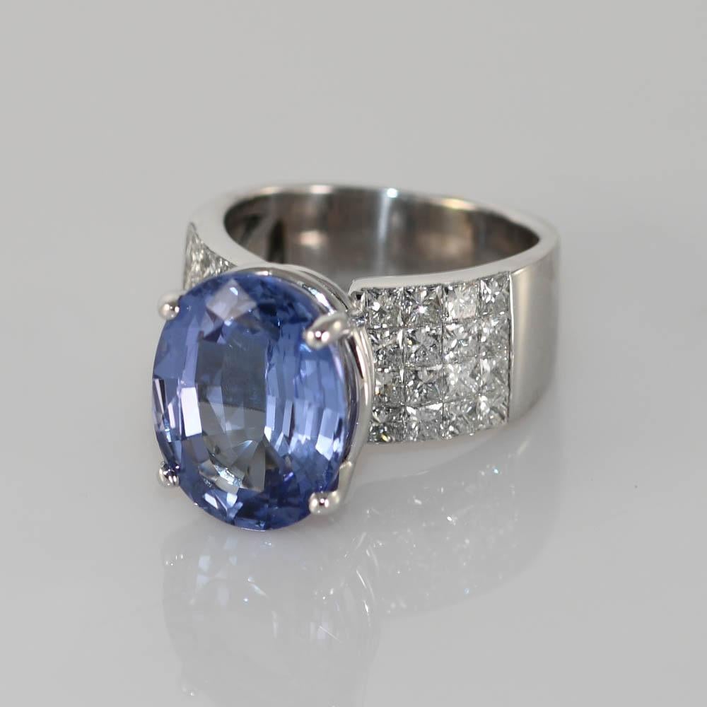 18K White Gold Tanzanite & Diamond Ring 10.3g In Excellent Condition For Sale In Laguna Beach, CA