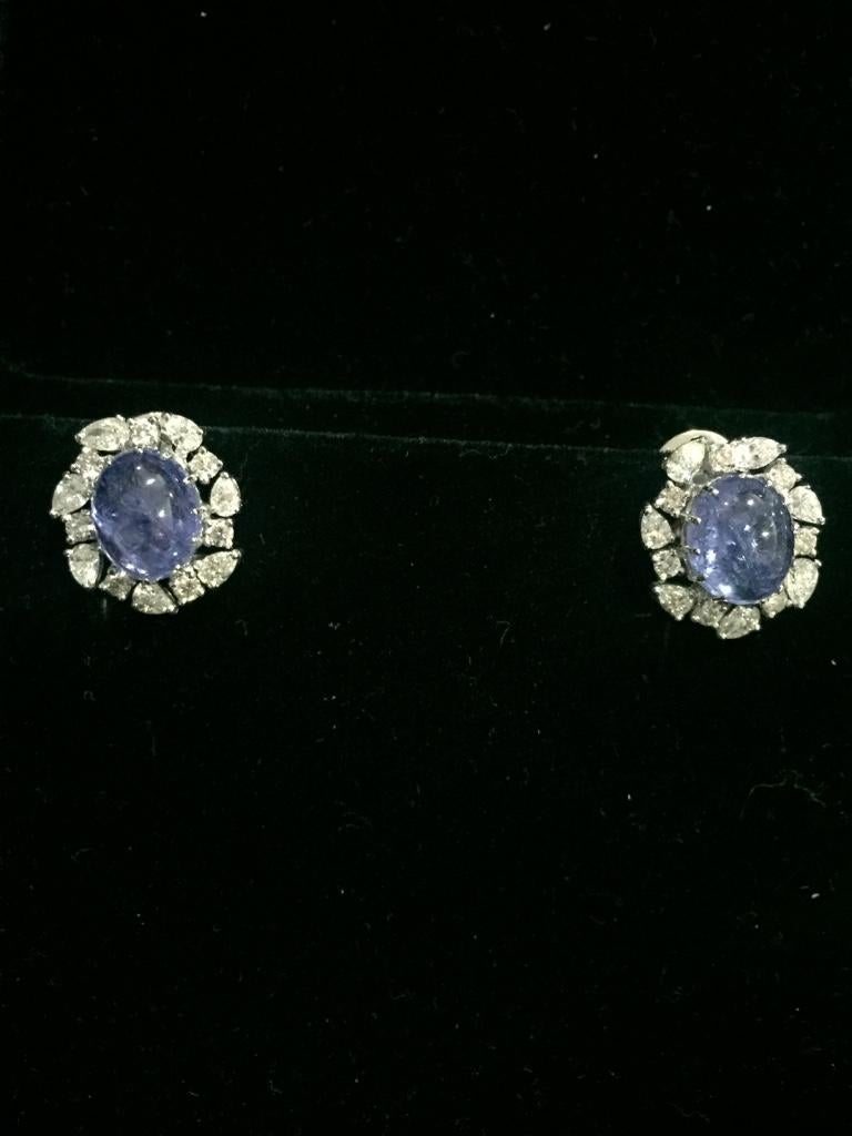 Diamond: 2.58 carats 
Stone: 10.76 carats 
Gold: 10.432 grams 
Colour: GH
Clarity: SI

Tanzanite jewelry is gaining in popularity, thanks to its mesmerizing hues and color changing effects
Find the perfect piece of tanzanite earrings at Vishal