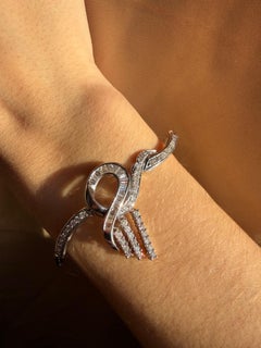 18k White Gold Tapered Baguette Cut Diamond Bow/Ribbon Bracelet