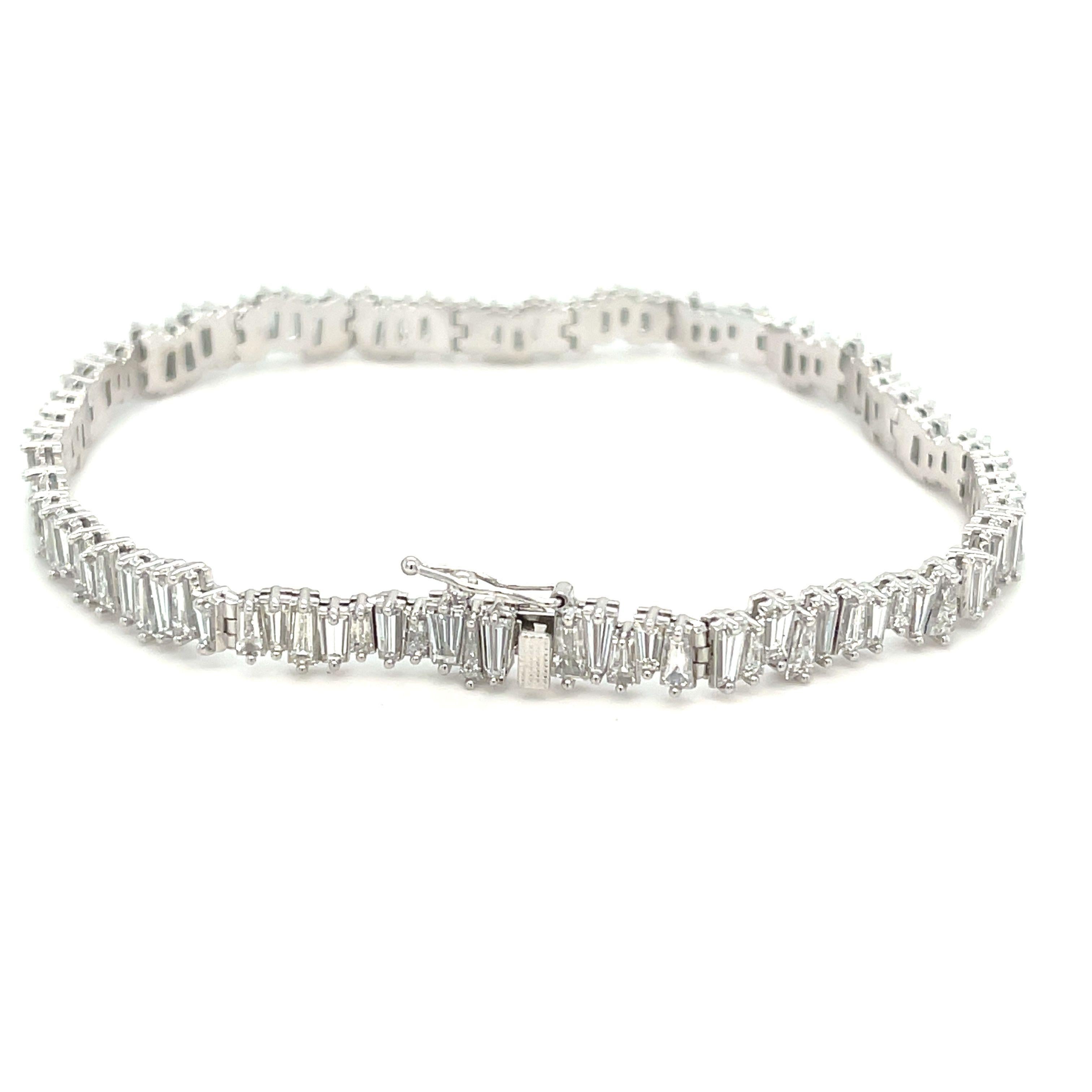 18K White Gold Tapered Baguette Line Bracelet G-H VS1-VS2 8.07 Ctw

PRIMARY DETAILS
SKU: 130866
Listing Title: 18K White Gold Tapered Baguette Line Bracelet G-H VS1-VS2 8.07 Ctw
Condition Description: In excellent condition. 7 inches in Length
Metal