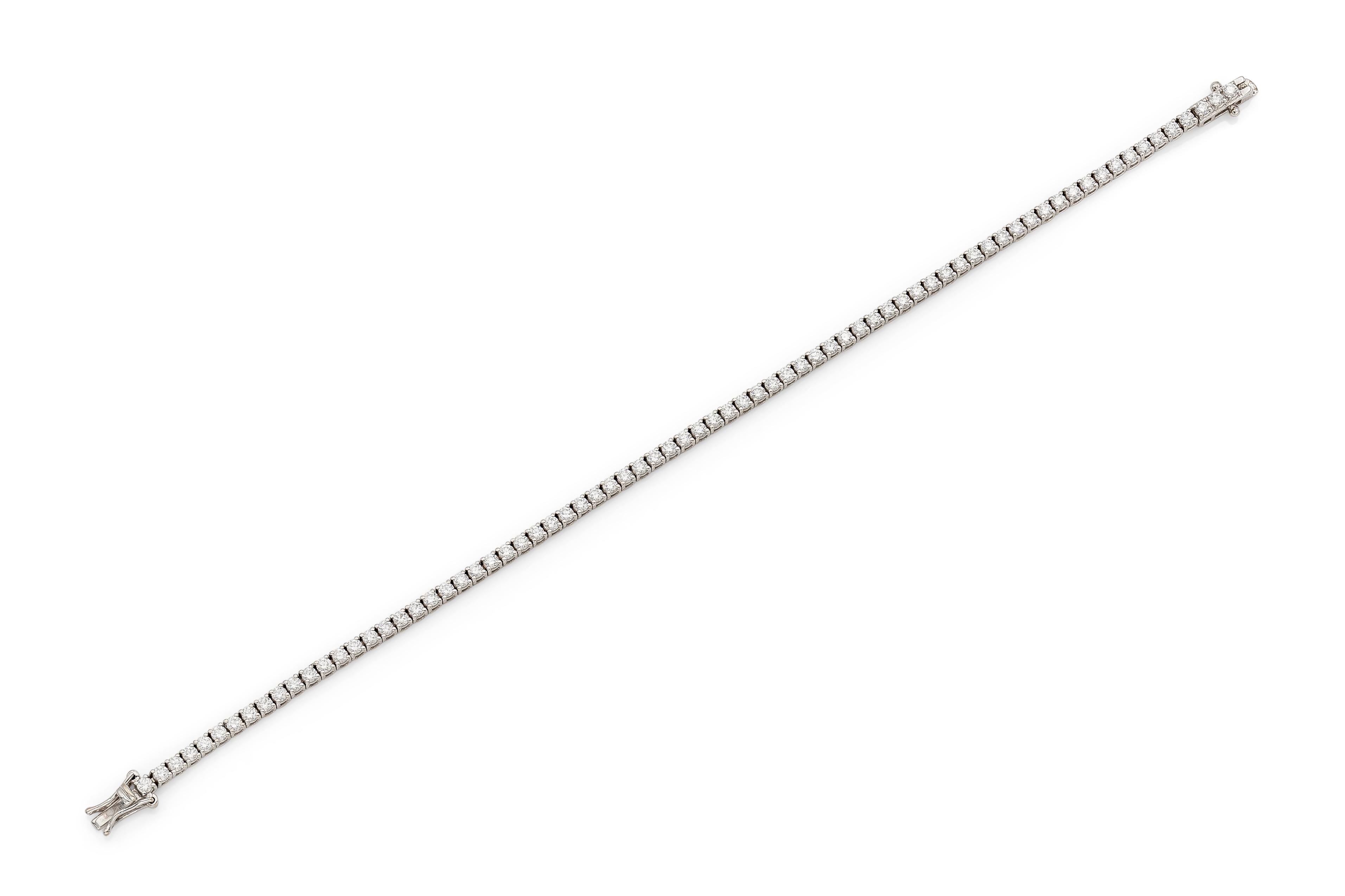 Round Cut 18K White Gold Tennis Bracelet Dtw. 2.38 carats For Sale