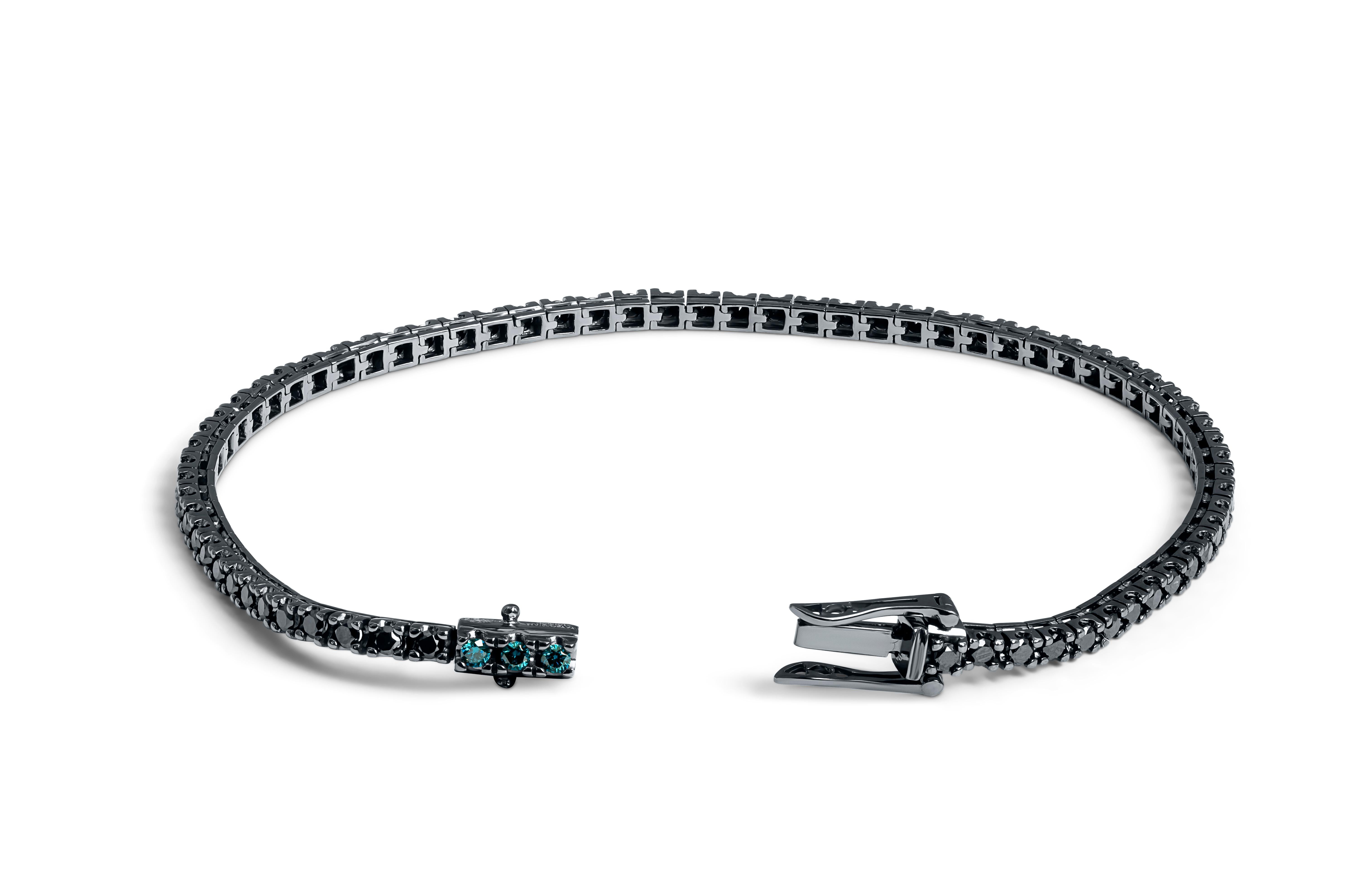 18K White Gold Tennis bracelet in black rhodium plating with Blue Diamonds - L In New Condition For Sale In Fulham business exchange, London