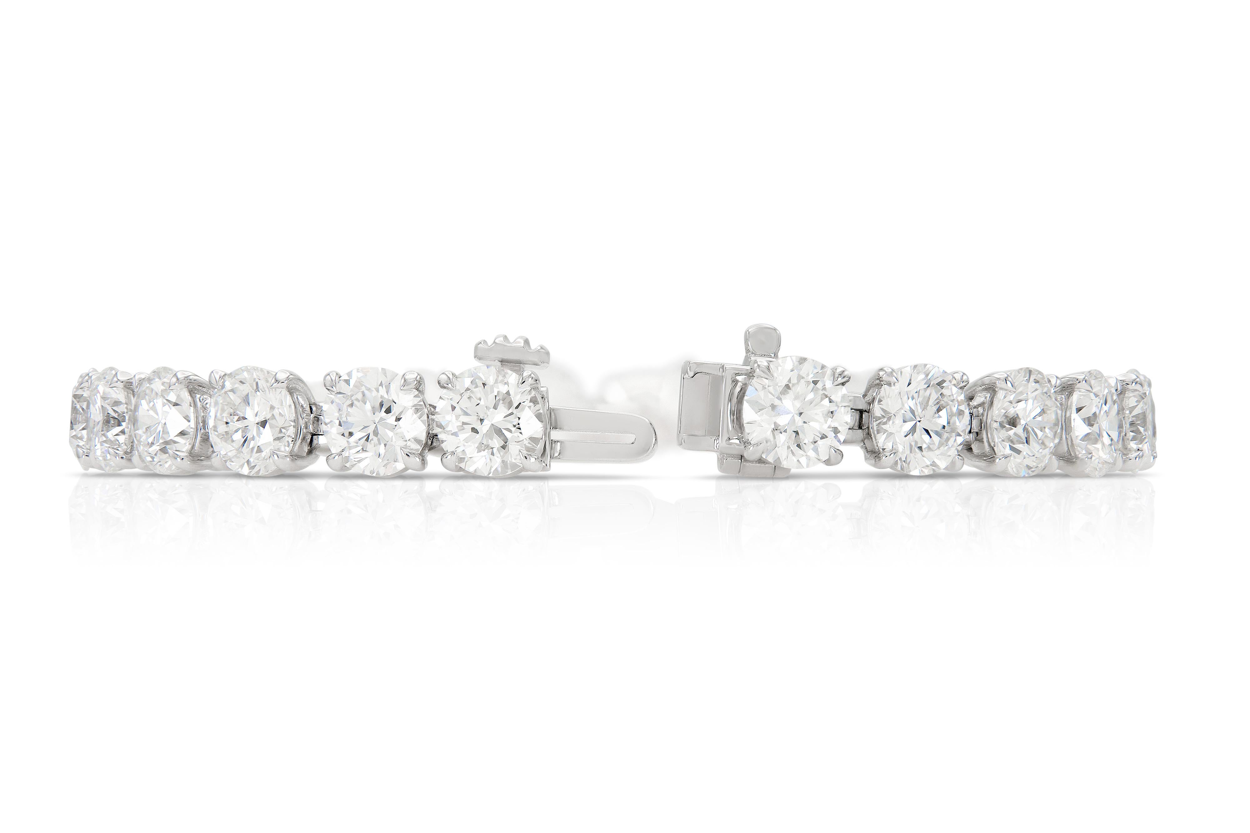 Round Cut 18K White Gold Tennis Bracelet Tw: 26.17 carats For Sale