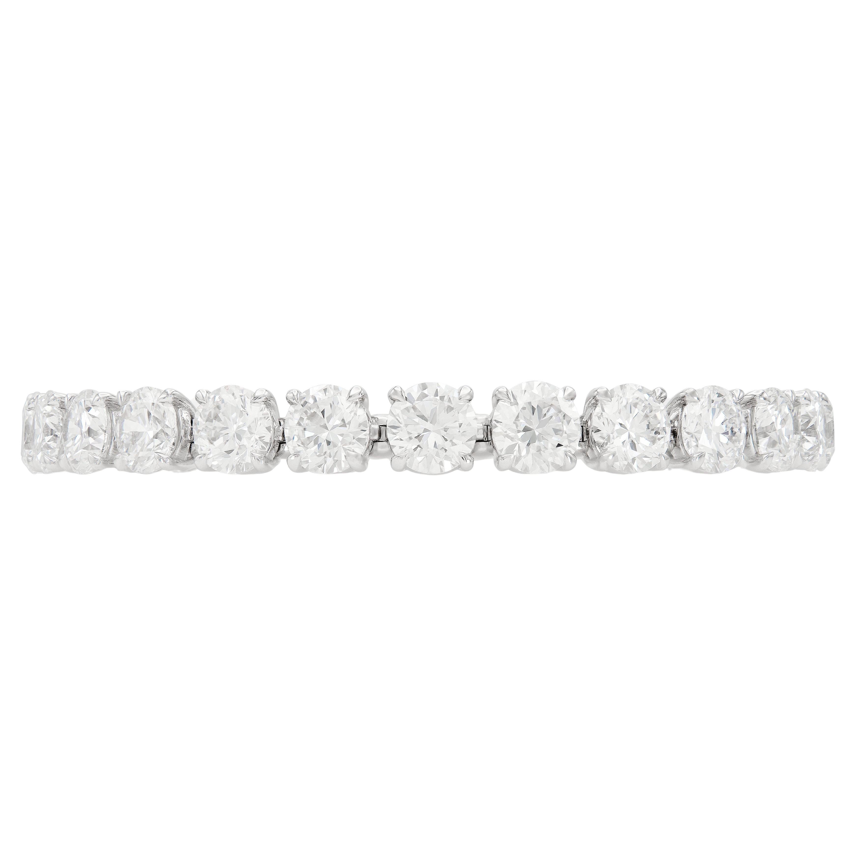 18K White Gold Tennis Bracelet Tw: 26.17 carats