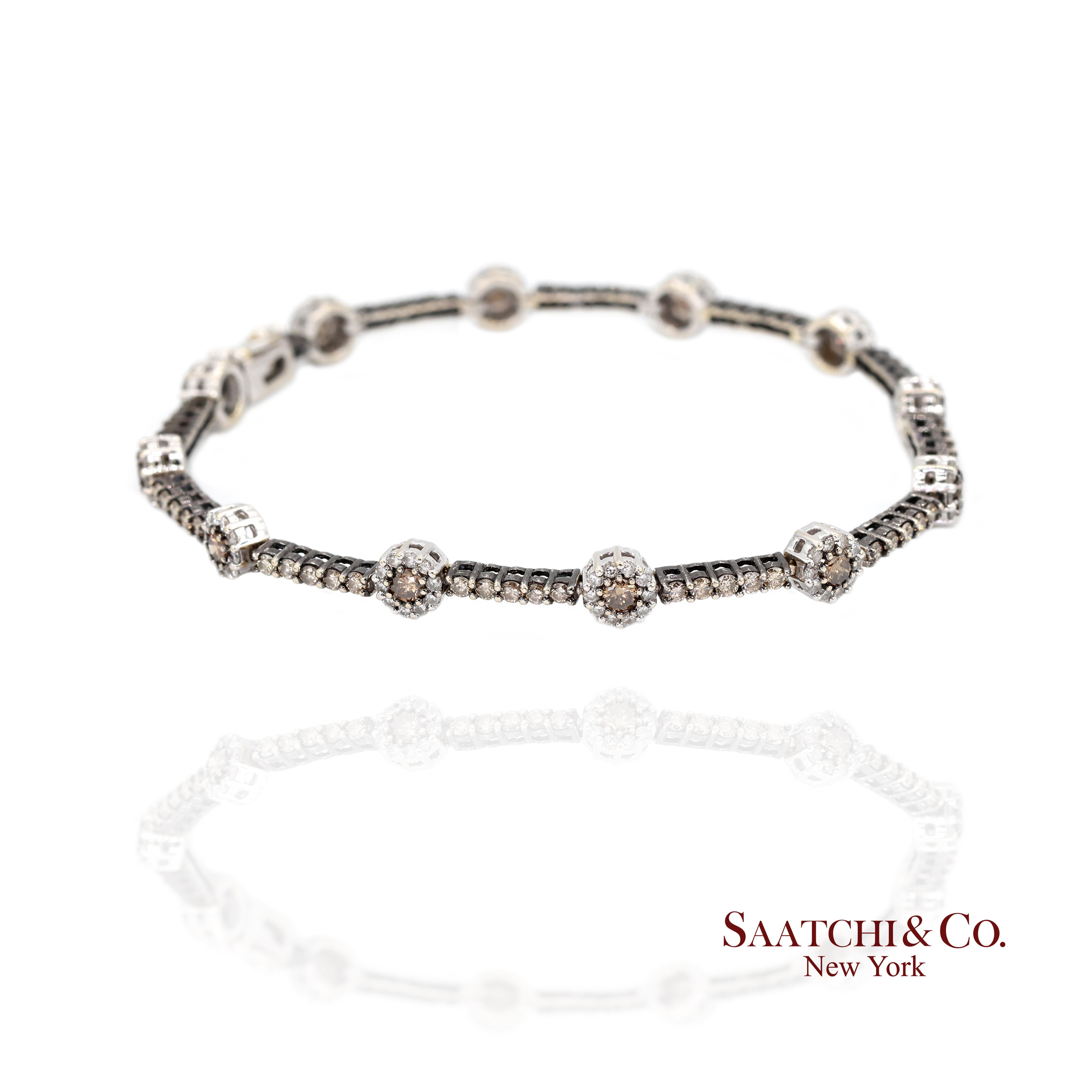 Contemporain Bracelet de tennis en or blanc 18K avec diamants de couleur champagne naturelle en vente
