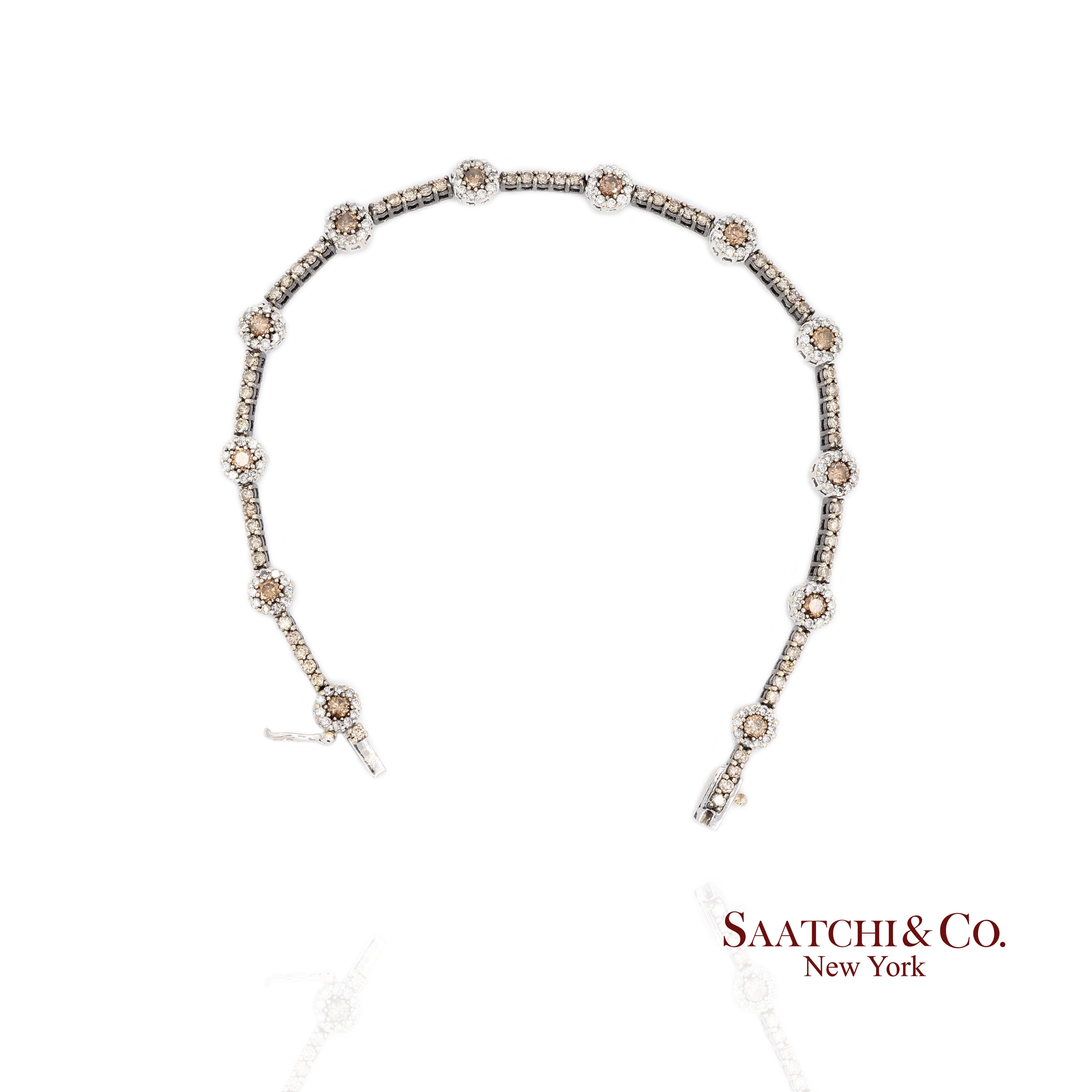 Bracelet de tennis en or blanc 18K avec diamants de couleur champagne naturelle Excellent état - En vente à New York, NY