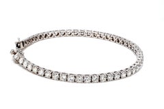 18K White Gold Tennis Bracelet with Natural Diamond totalling 4.39 cts