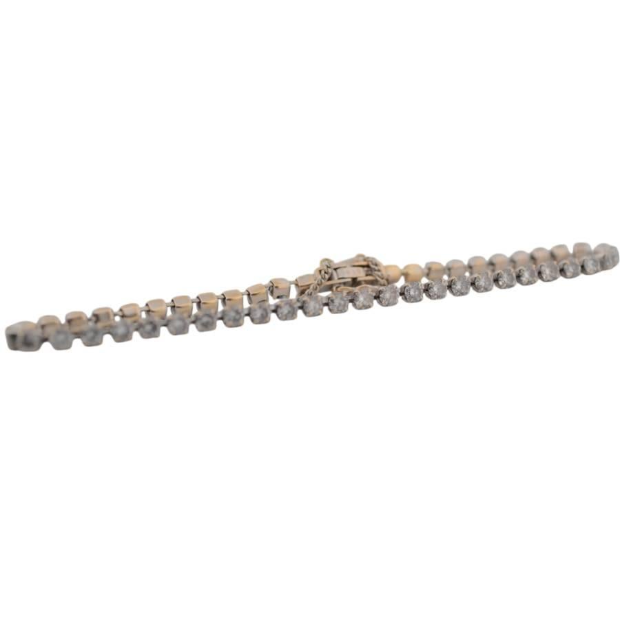 Bracelet tennis en or blanc 18 carats avec diamants naturels Excellent état - En vente à București, București