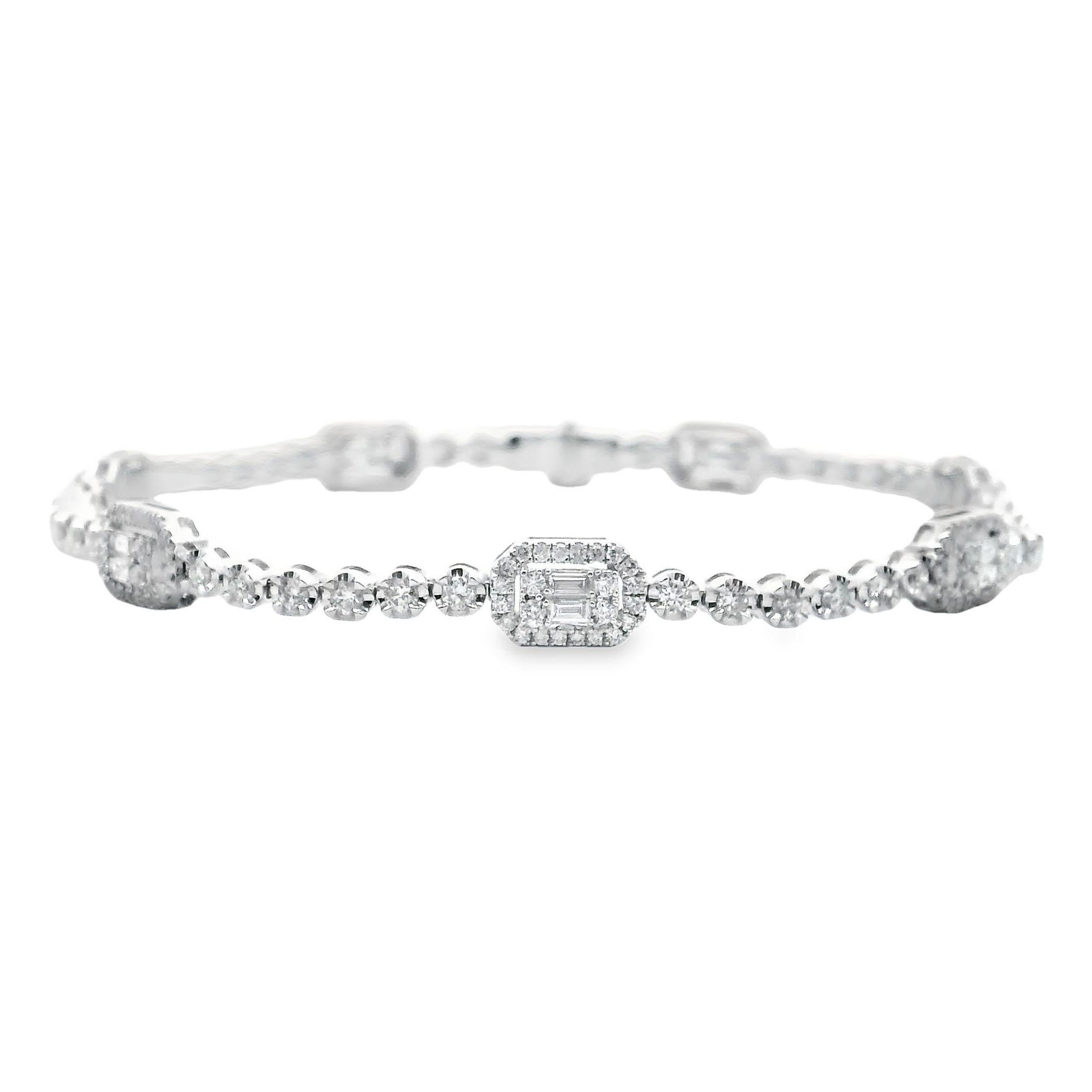 Pulsera de tenis de oro blanco de 18 quilates con diamantes redondos y baguette