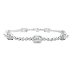 Tennisarmband aus 18 Karat Weißgold mit runden und Baguette-Diamanten